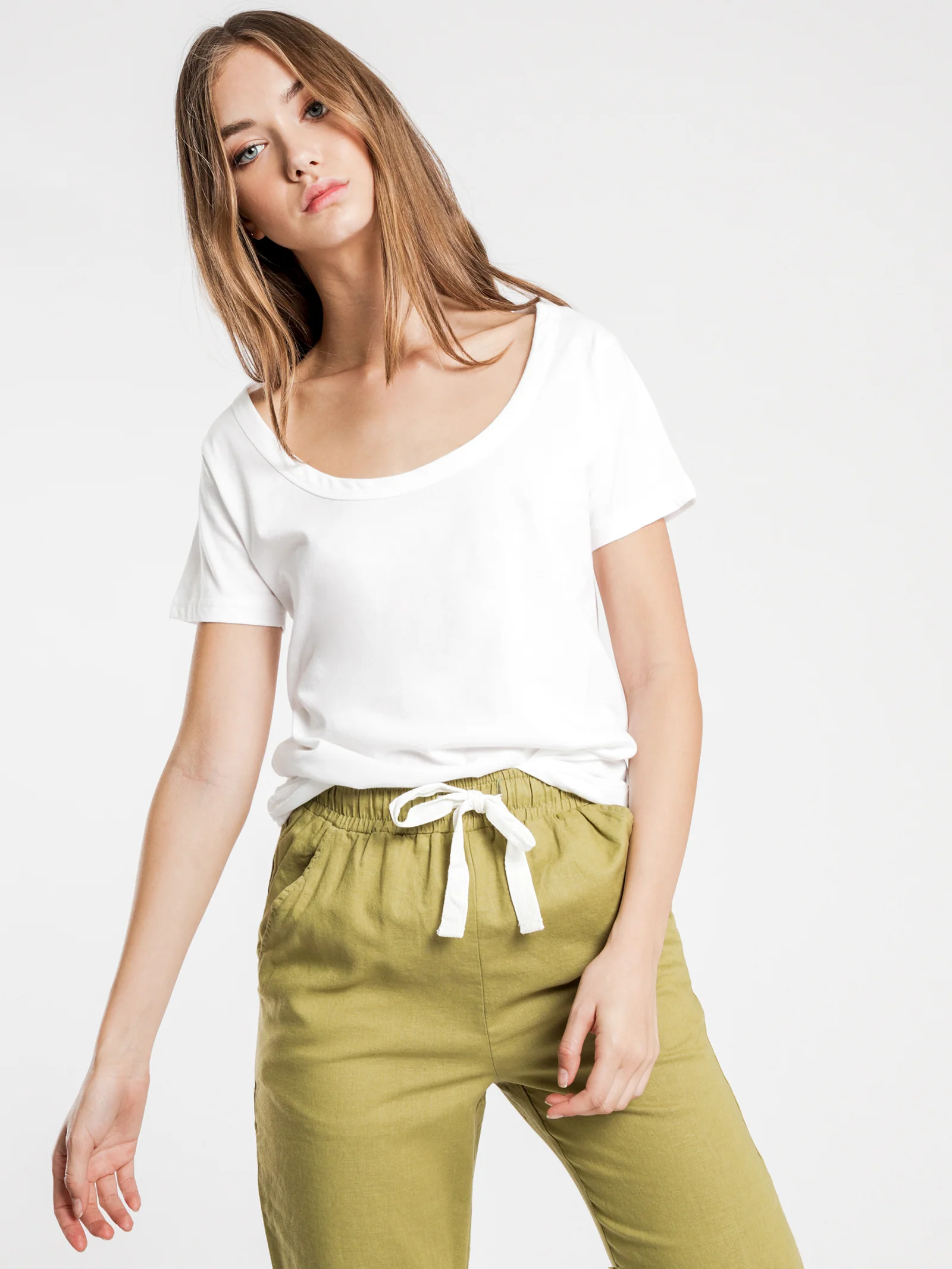 Jamie Basic Scoop Neck T-Shirt - Image 4