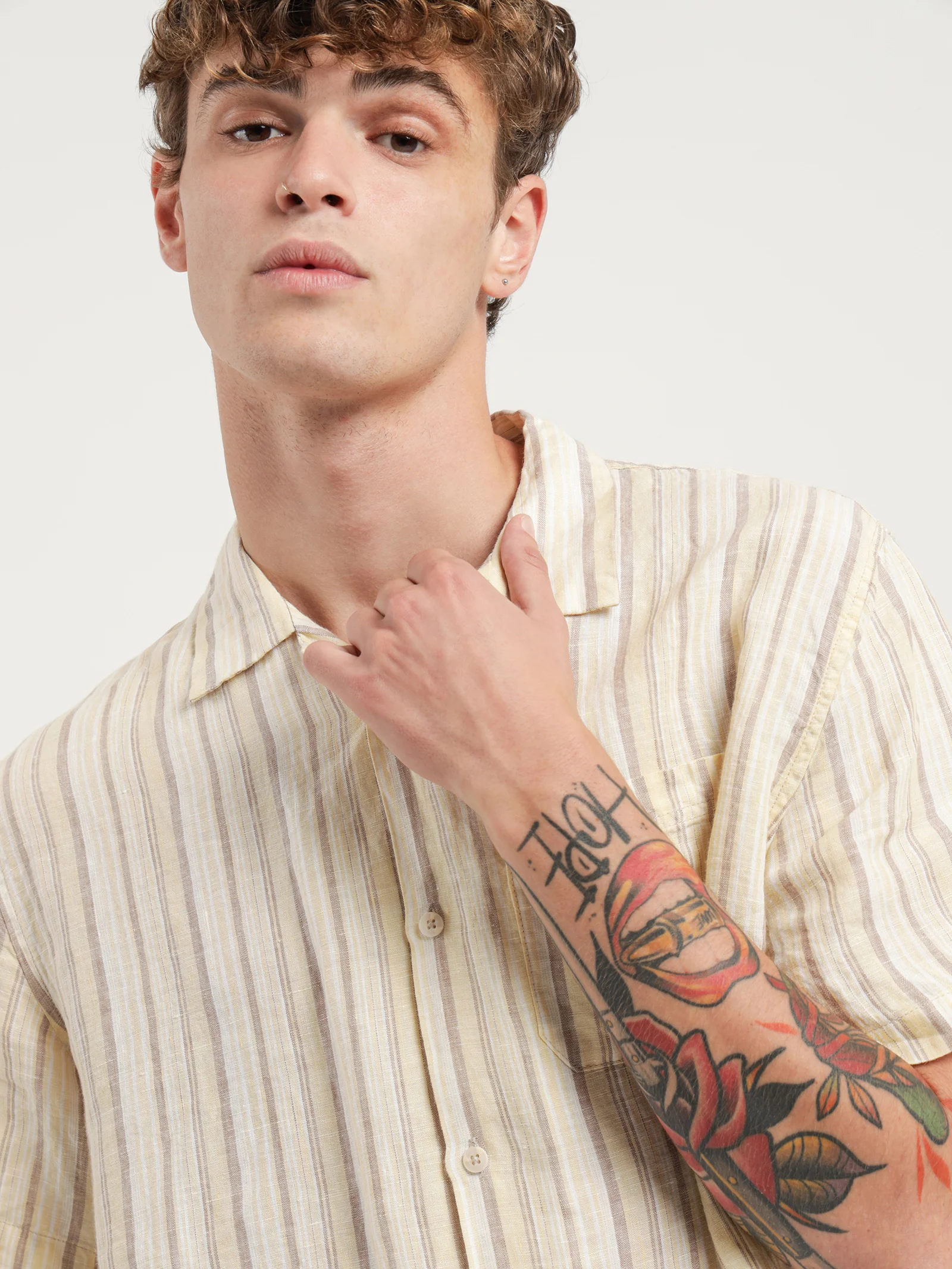 Kole Linen Shirt inn Ochre Stripe - Image 4