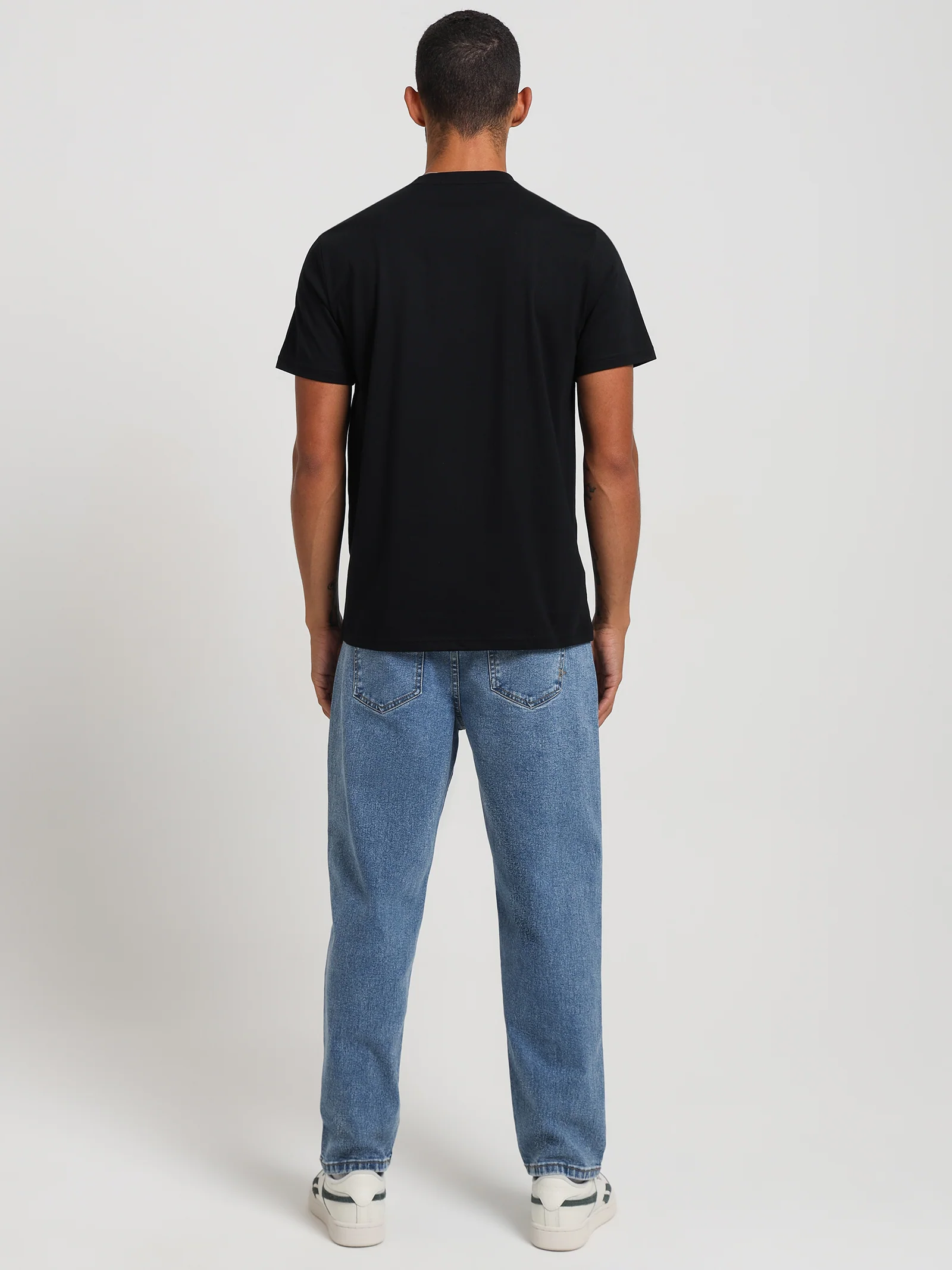 Laurel Wreath Graphic T-Shirt - Image 6