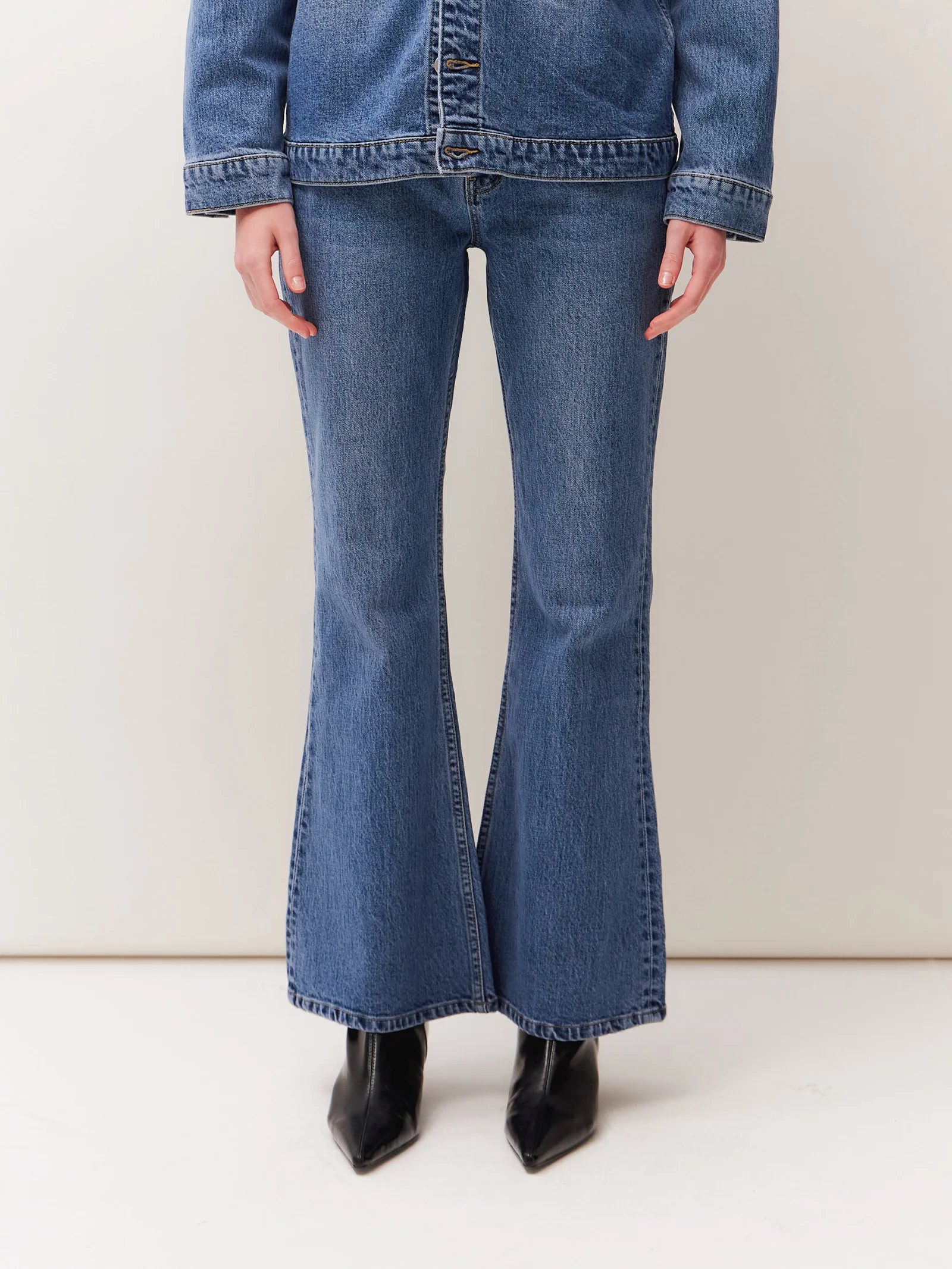 Freja Bootcut Jean - Image 2