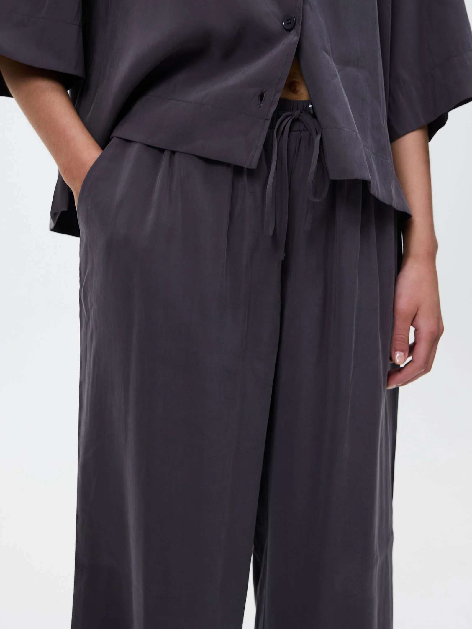 Tulli Drawstring Pant - Image 3