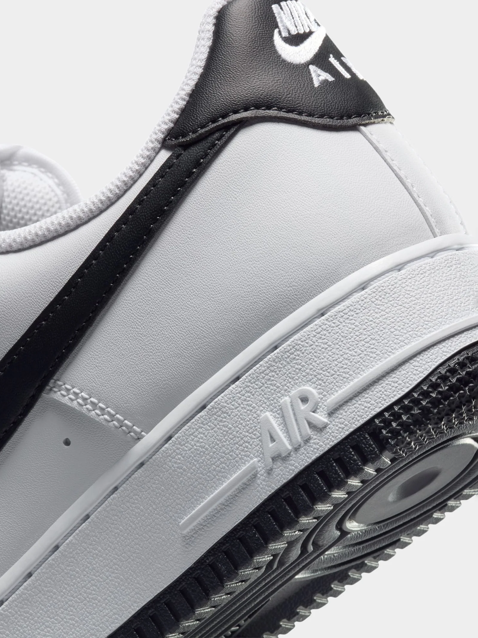 Mens Air Force 1 '07 Sneakers - Image 3