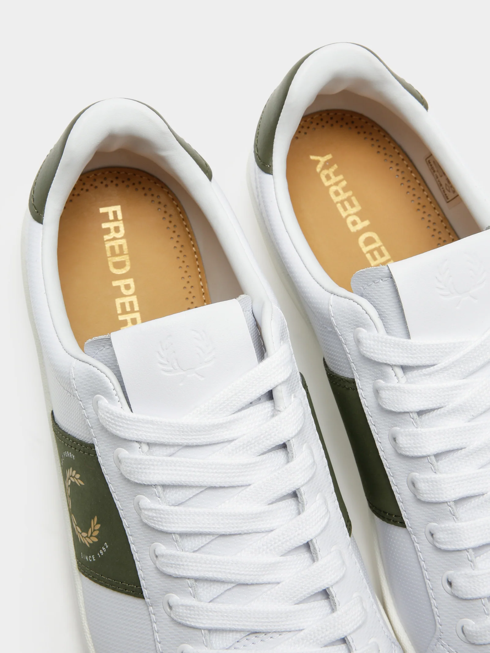 Mens B721 Pique Emblem Sneaker - Image 3