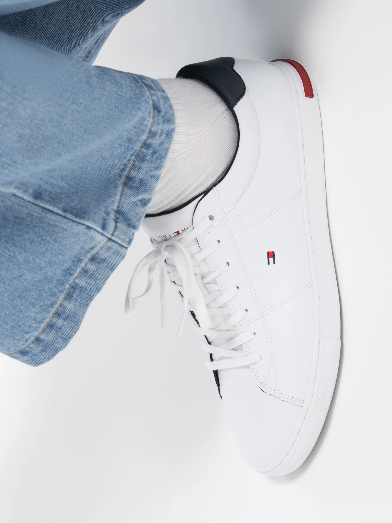 Mens Essential Leather Sneaker - Image 8