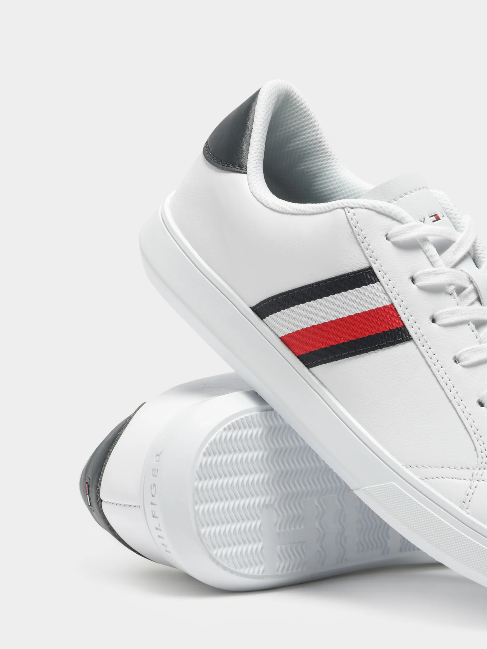 Mens Essential Leather Sneakers - Image 3