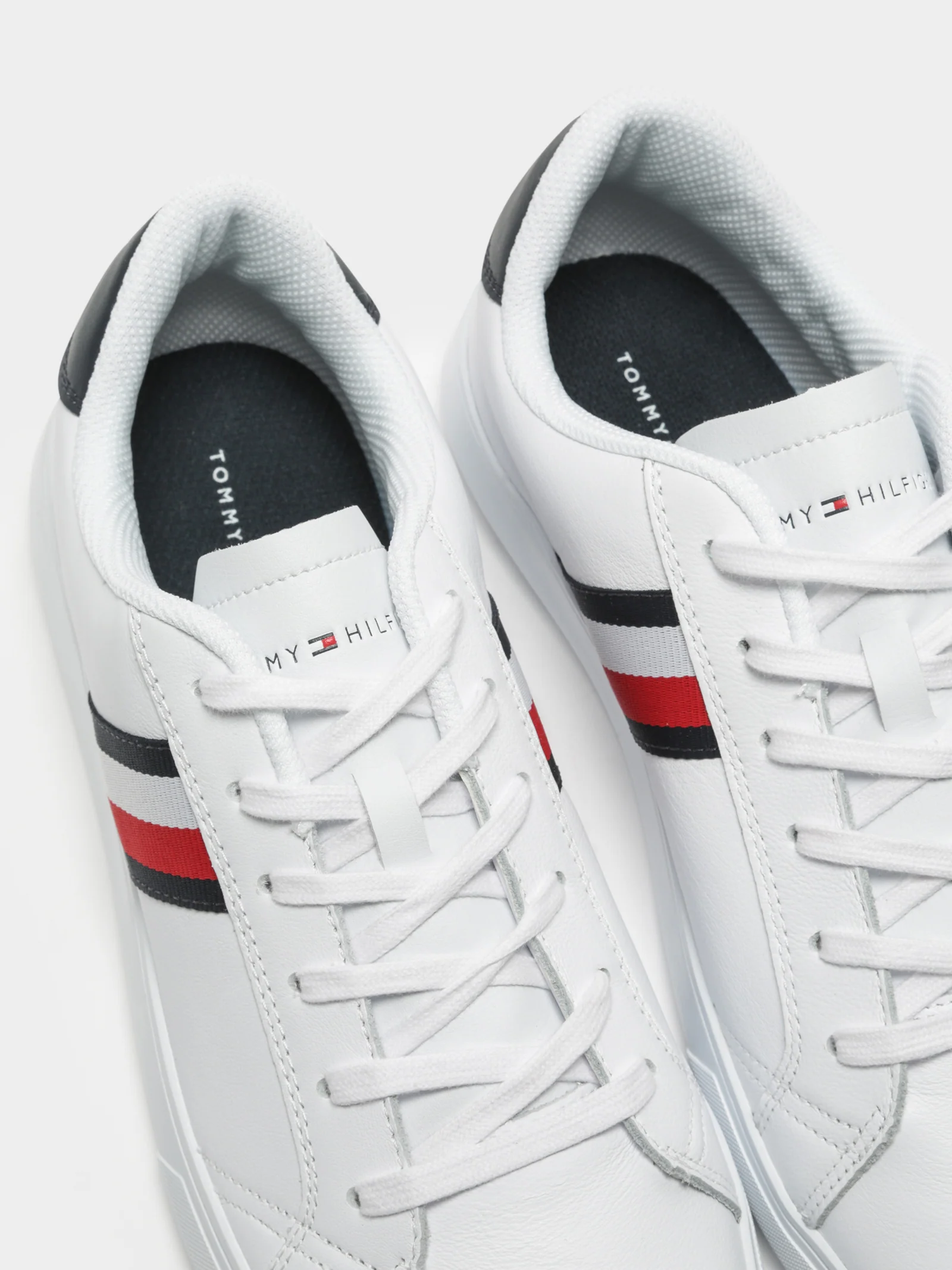 Mens Essential Leather Sneakers - Image 4