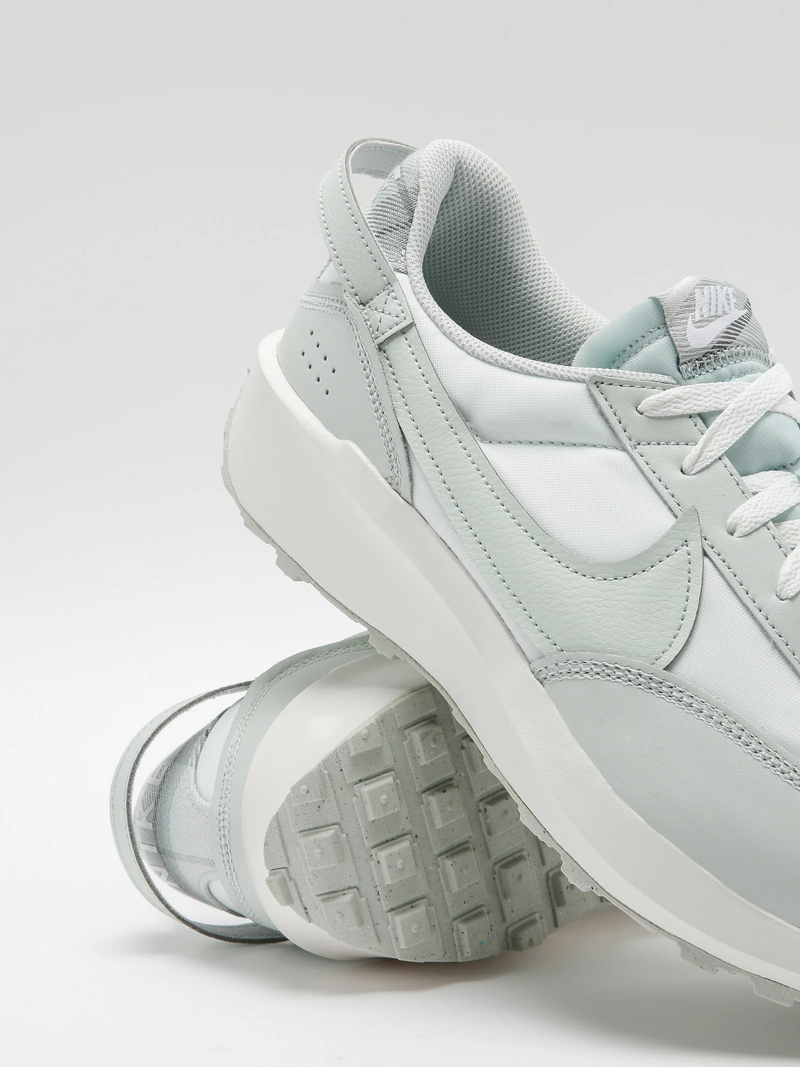 Mens Nike Waffle Debut Sneakers - Image 5