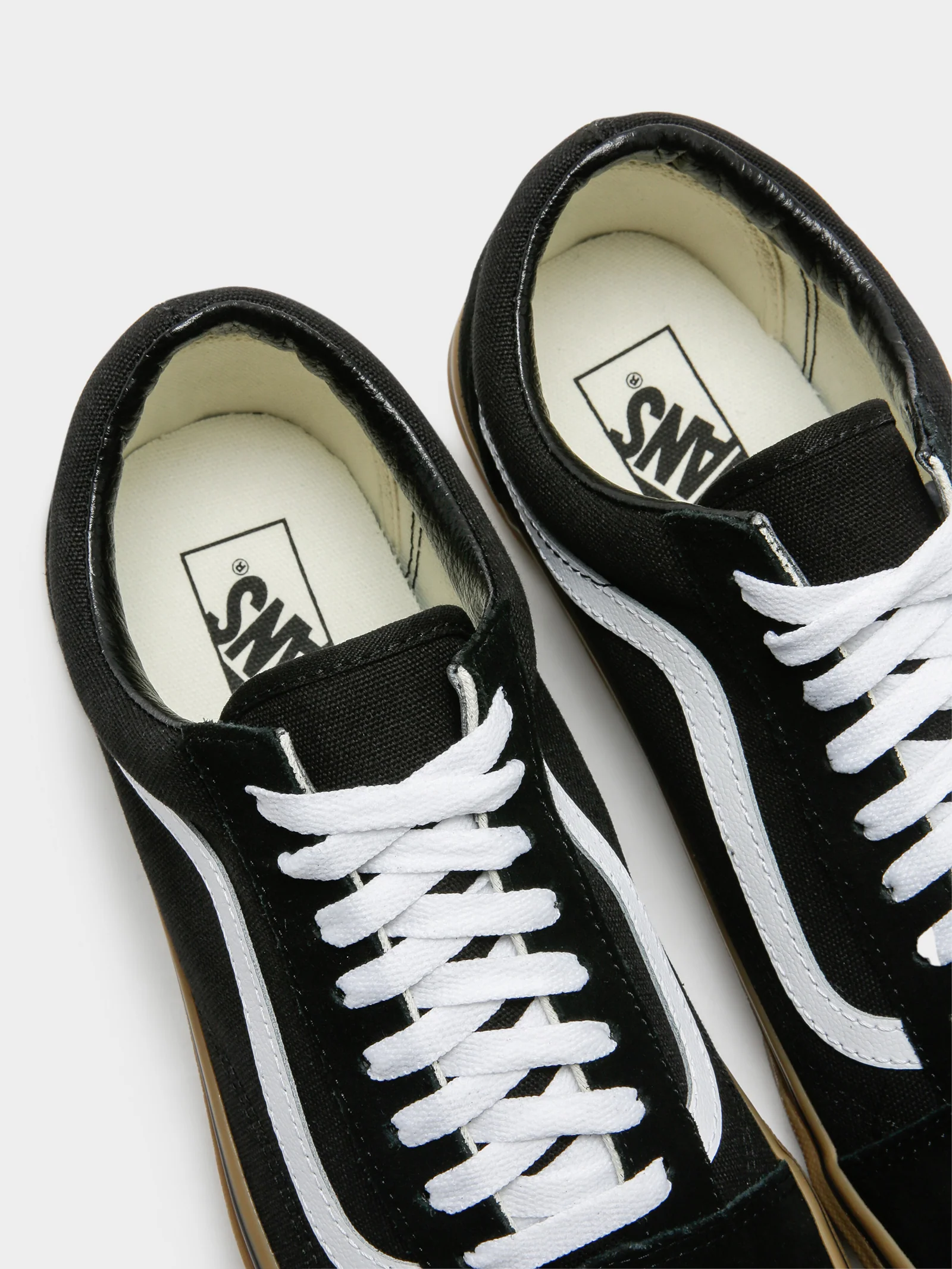 Mens Old Skool Gumsole Sneakers - Image 3