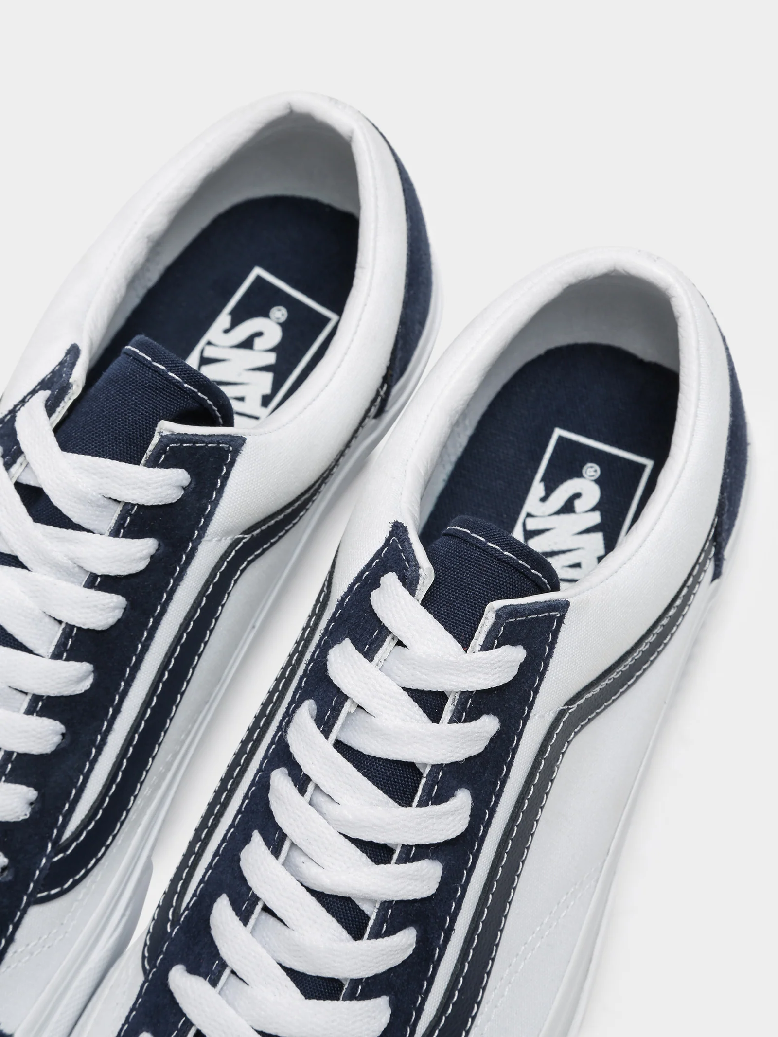 Mens Style 36 Classic Sneakers - Image 4