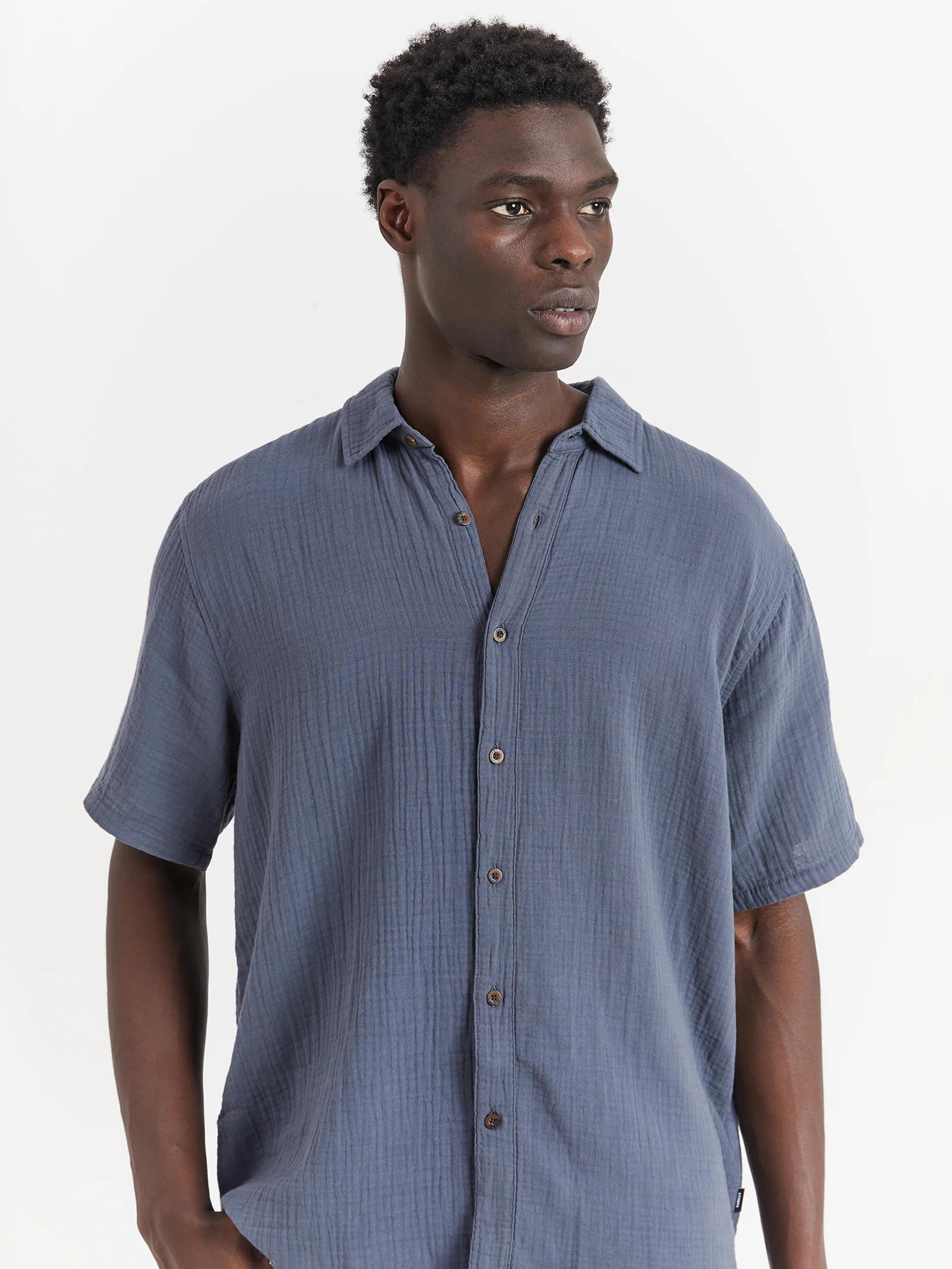 Minimal Seersucker Short Sleeve Shirt - Image 3