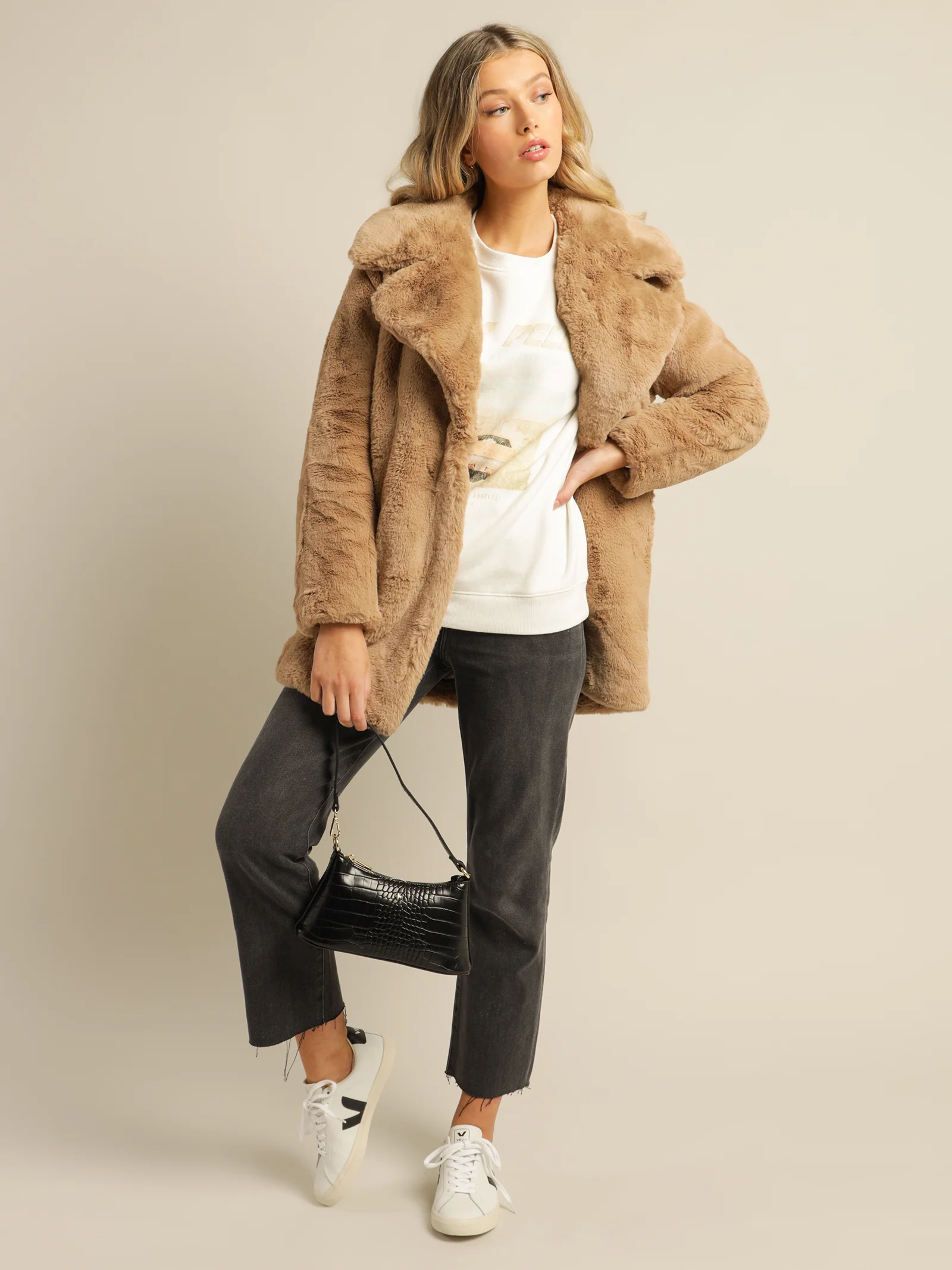 Minimalist Faux Fur Jacket - Image 4