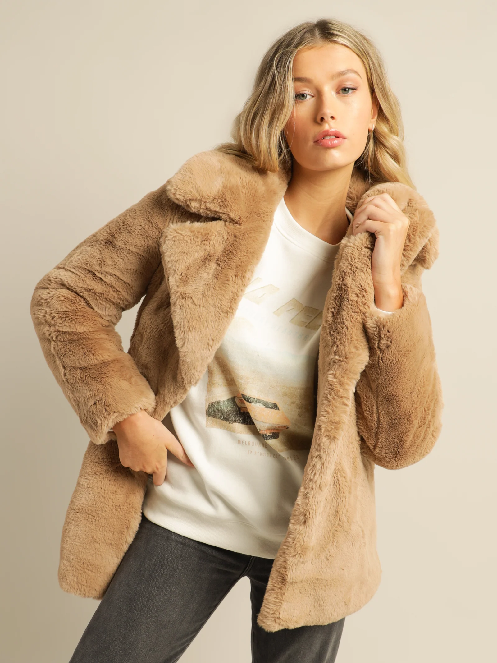 Minimalist Faux Fur Jacket - Image 6