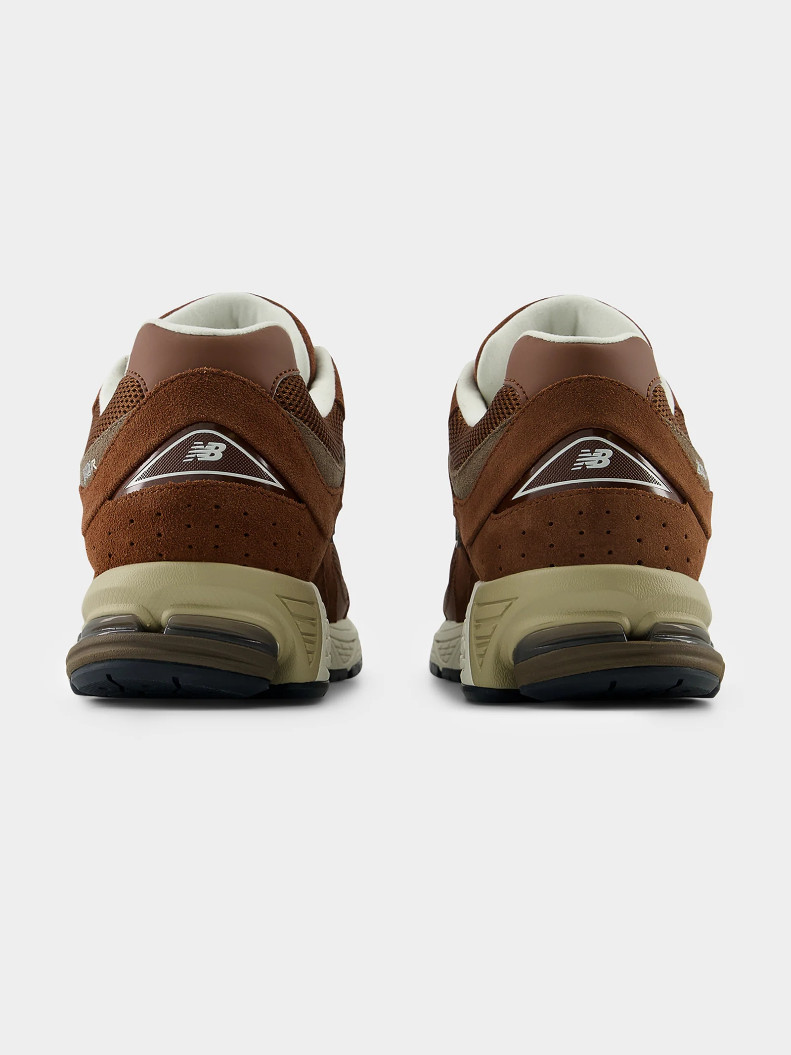 Unisex 2002 Sneaker - Image 4