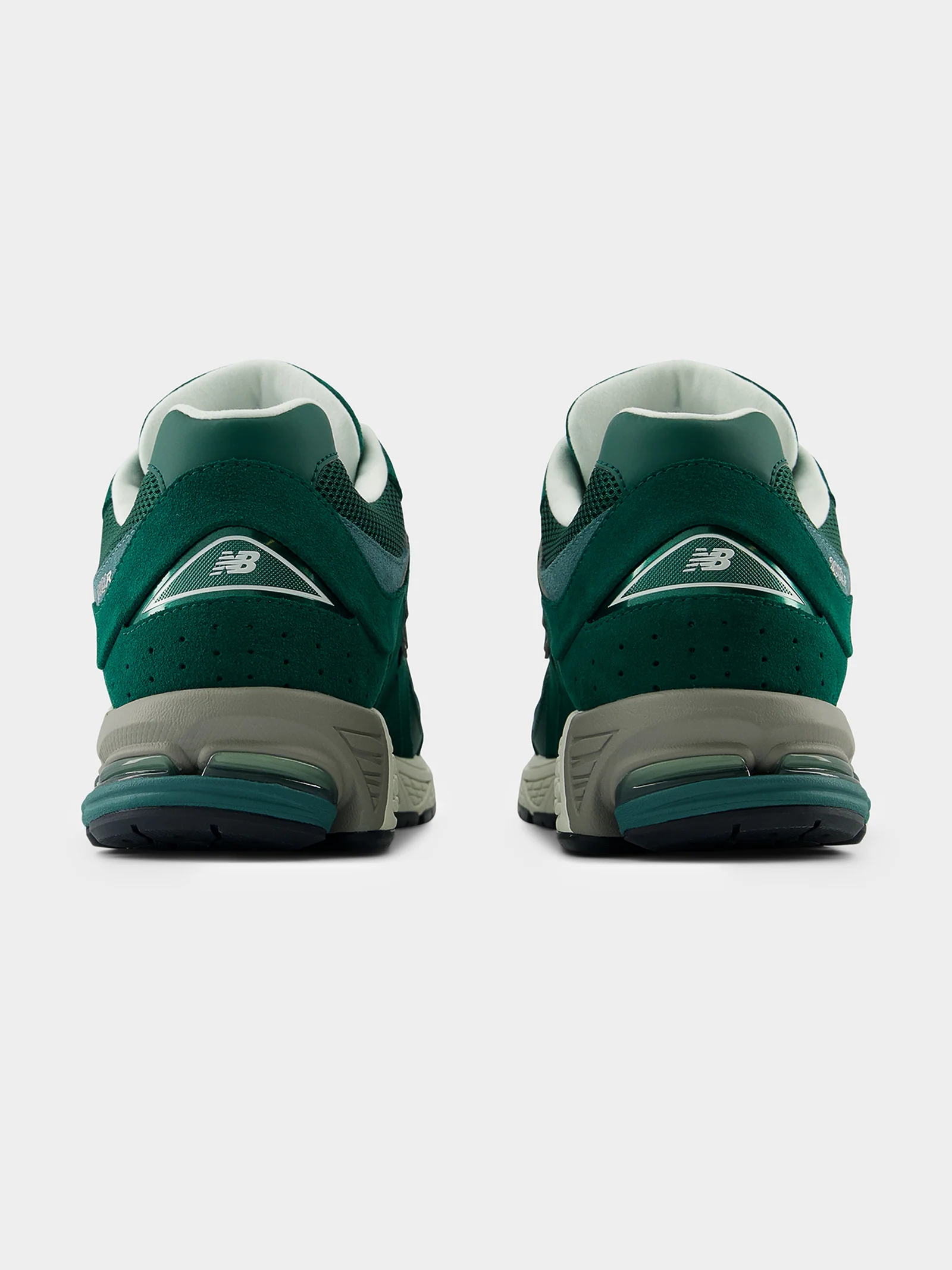 Unisex 2002 Sneaker - Image 6