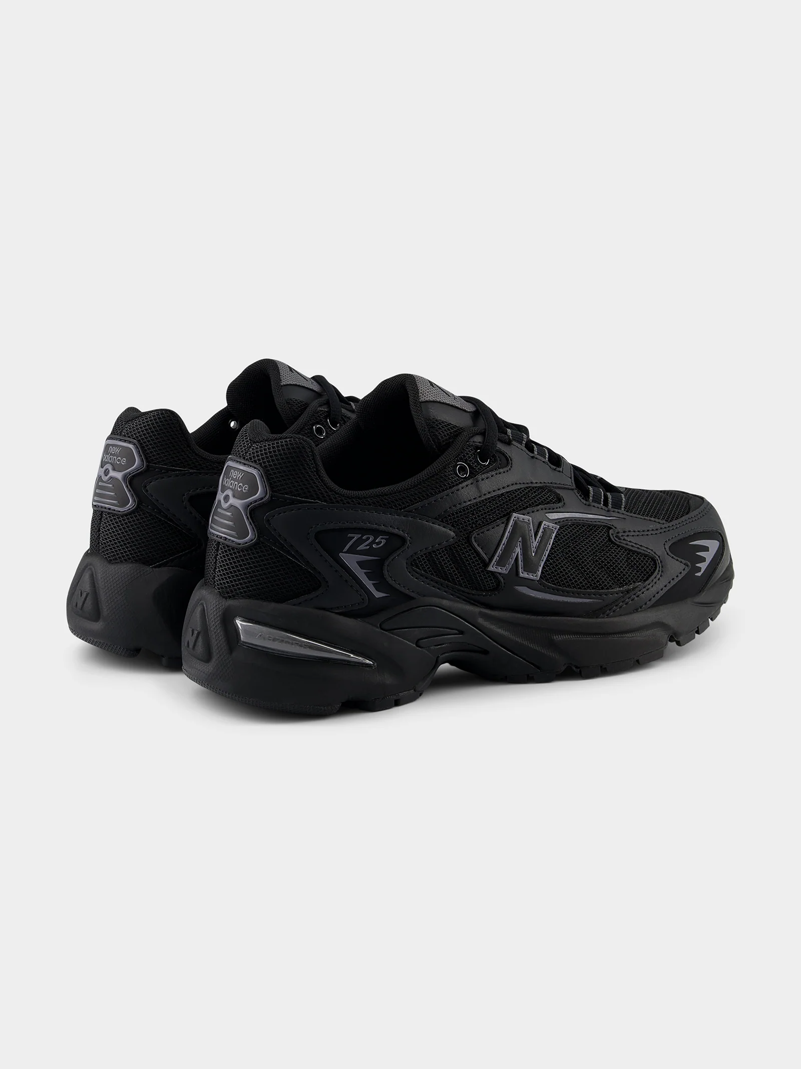 Unisex 725 Sneakers - Image 3