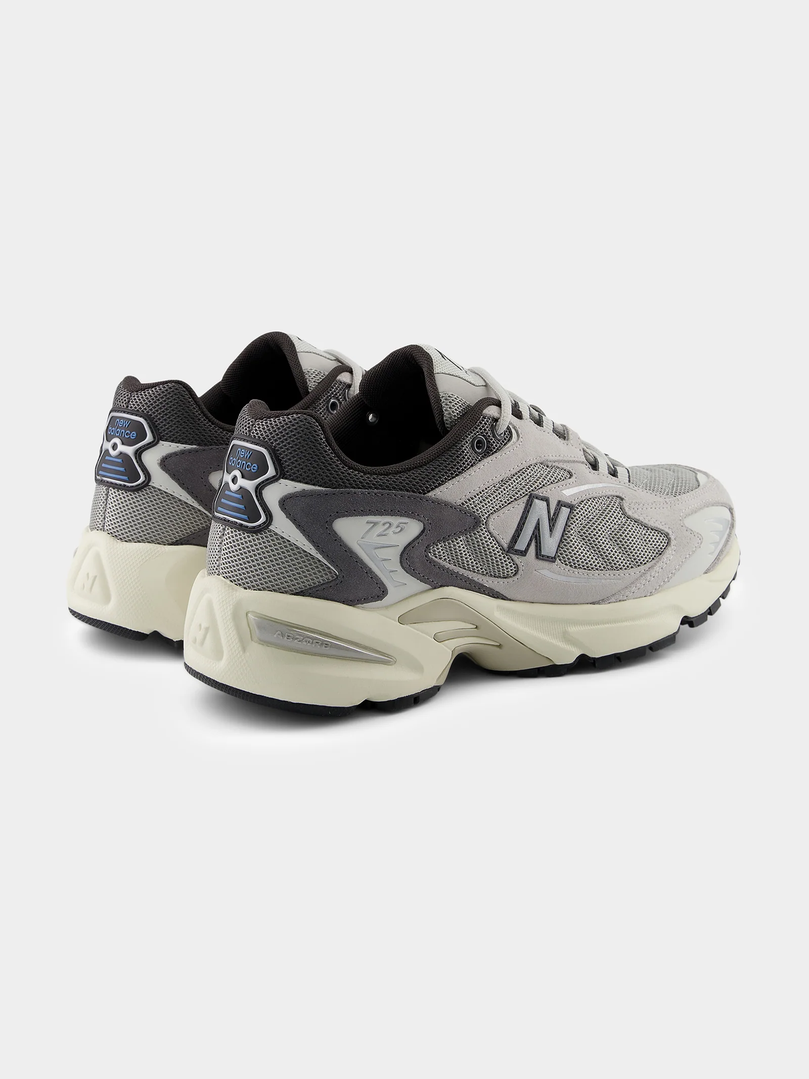 Unisex 725 Sneakers In Grey Matter - Image 3