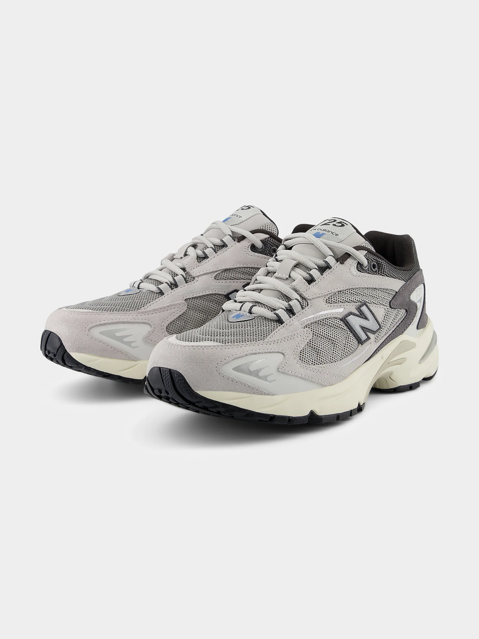 Unisex 725 Sneakers In Grey Matter - Image 4