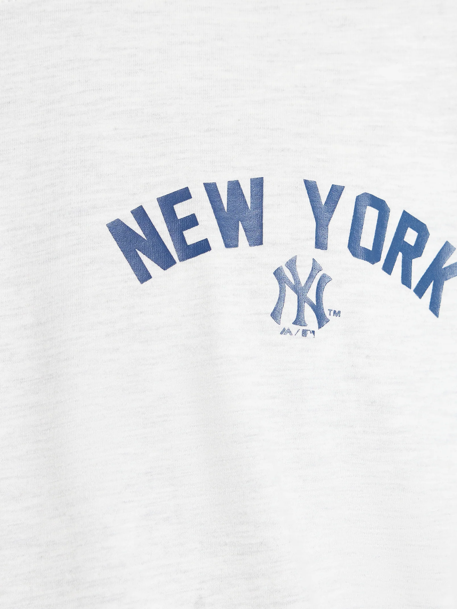 New York Yankees Arch Heavyweight T-Shirt - Image 3