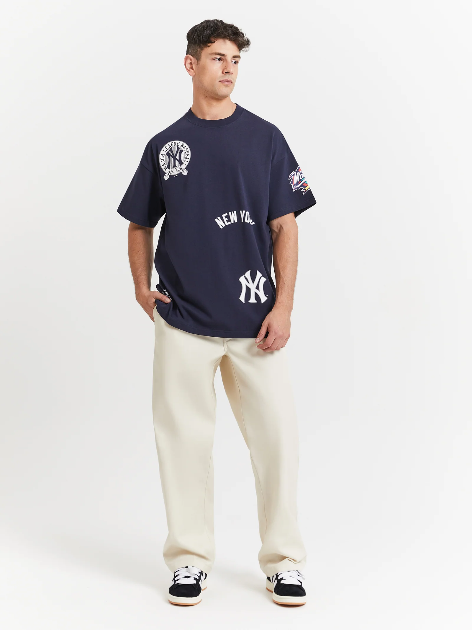 New York Yankees Crest Hit Boxy Oversized T-Shirt - Image 2