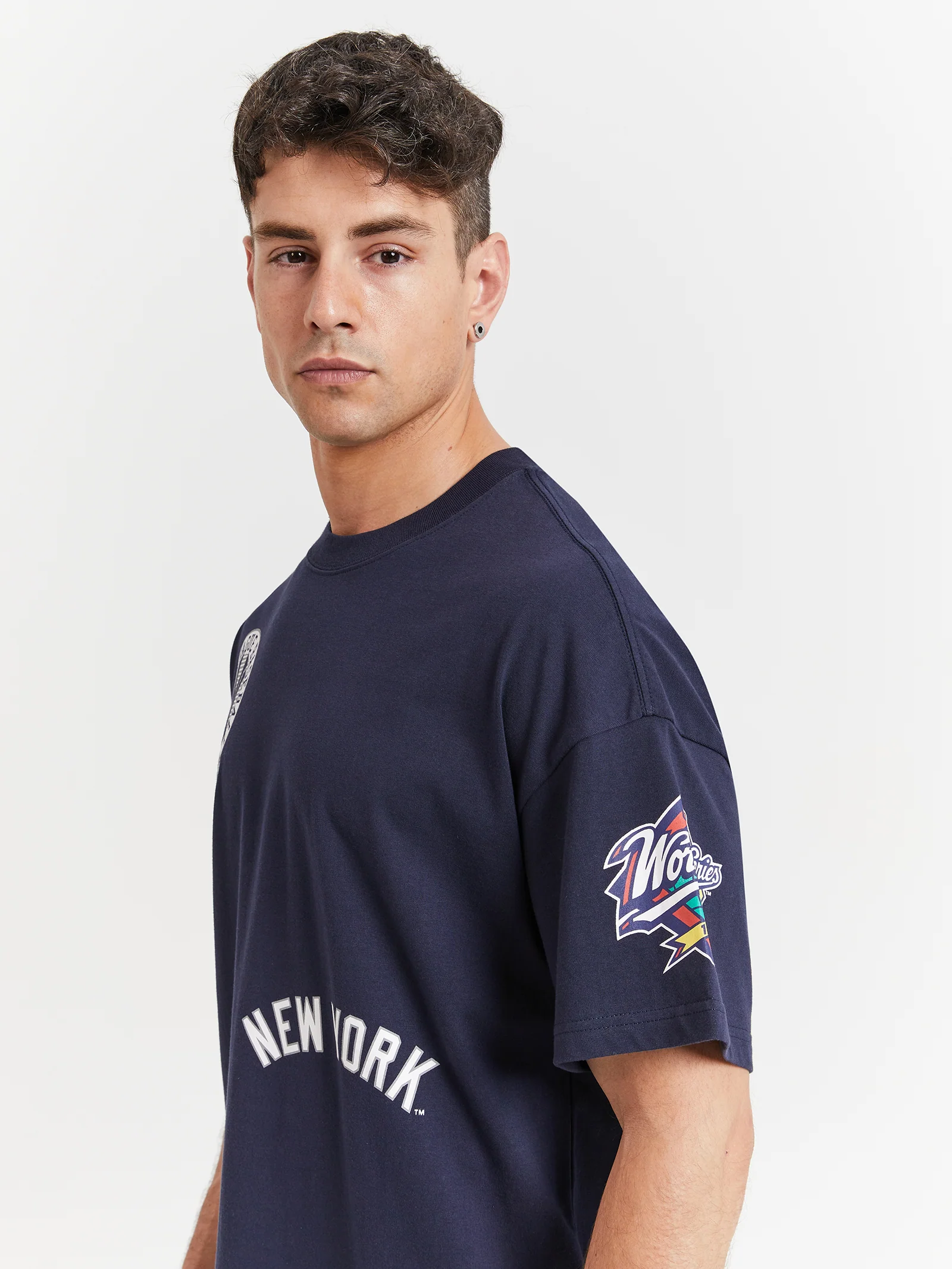 New York Yankees Crest Hit Boxy Oversized T-Shirt - Image 3