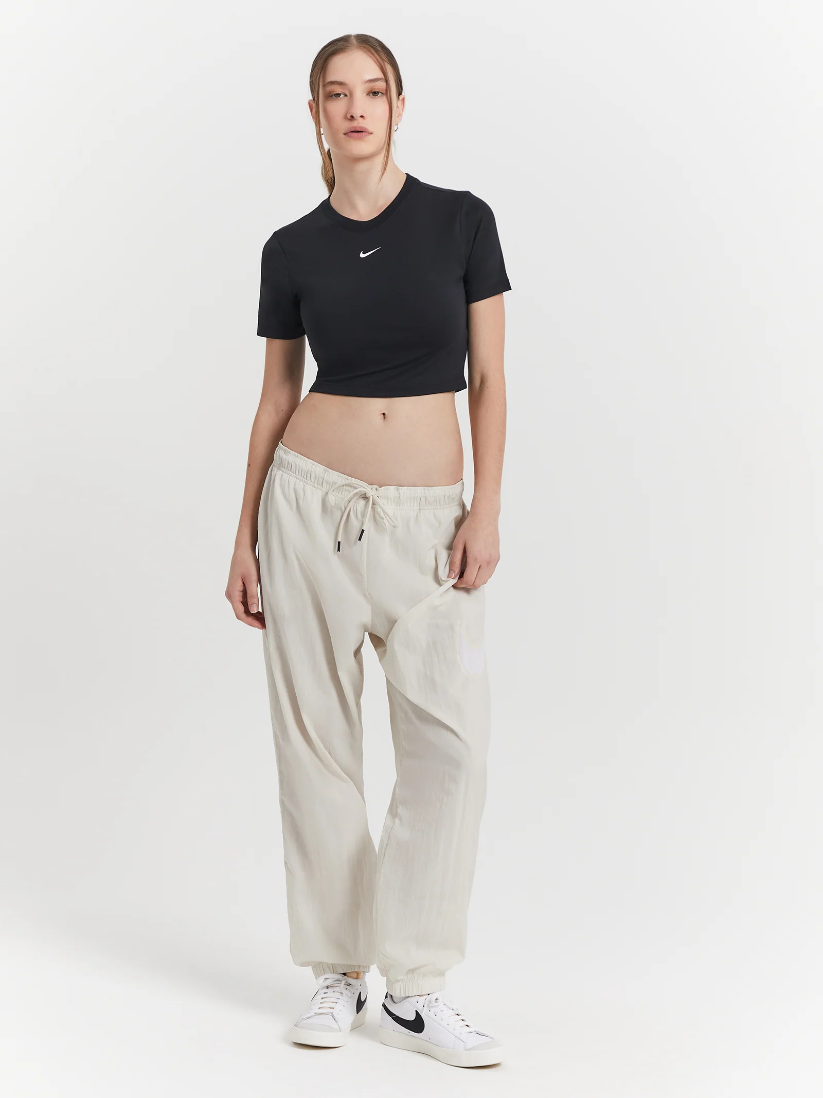 Sportswear Essentials Mid Rise Pants - Image 2
