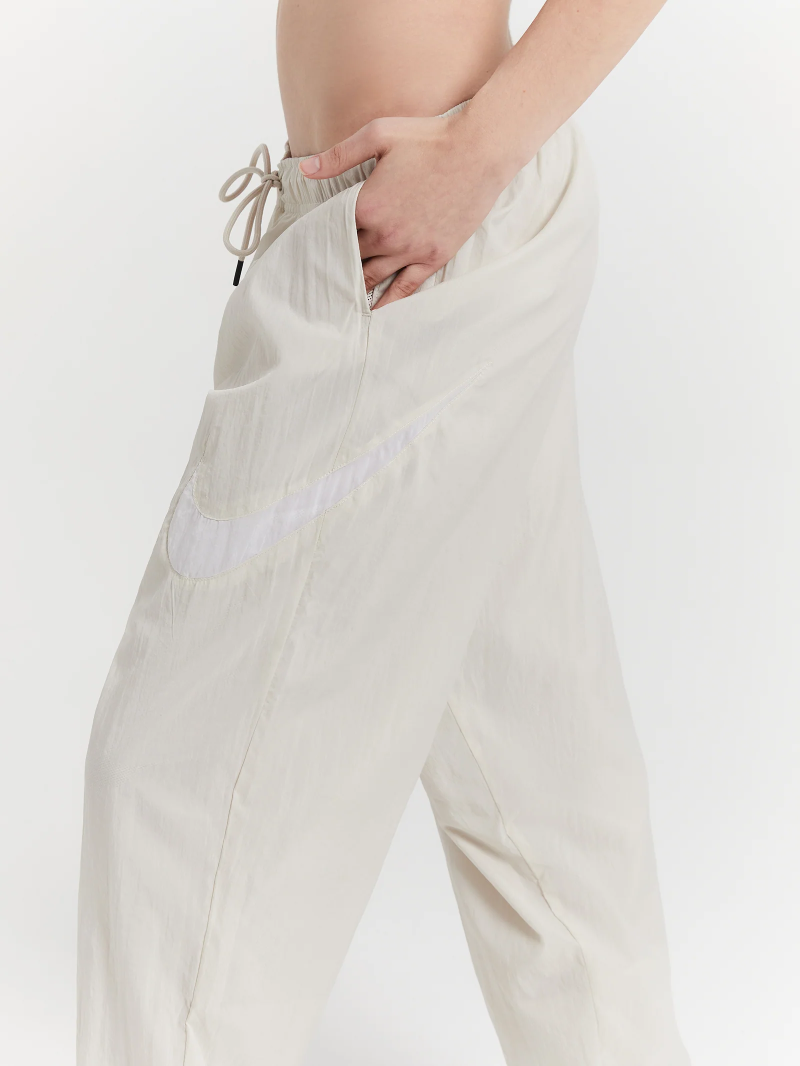 Sportswear Essentials Mid Rise Pants - Image 3