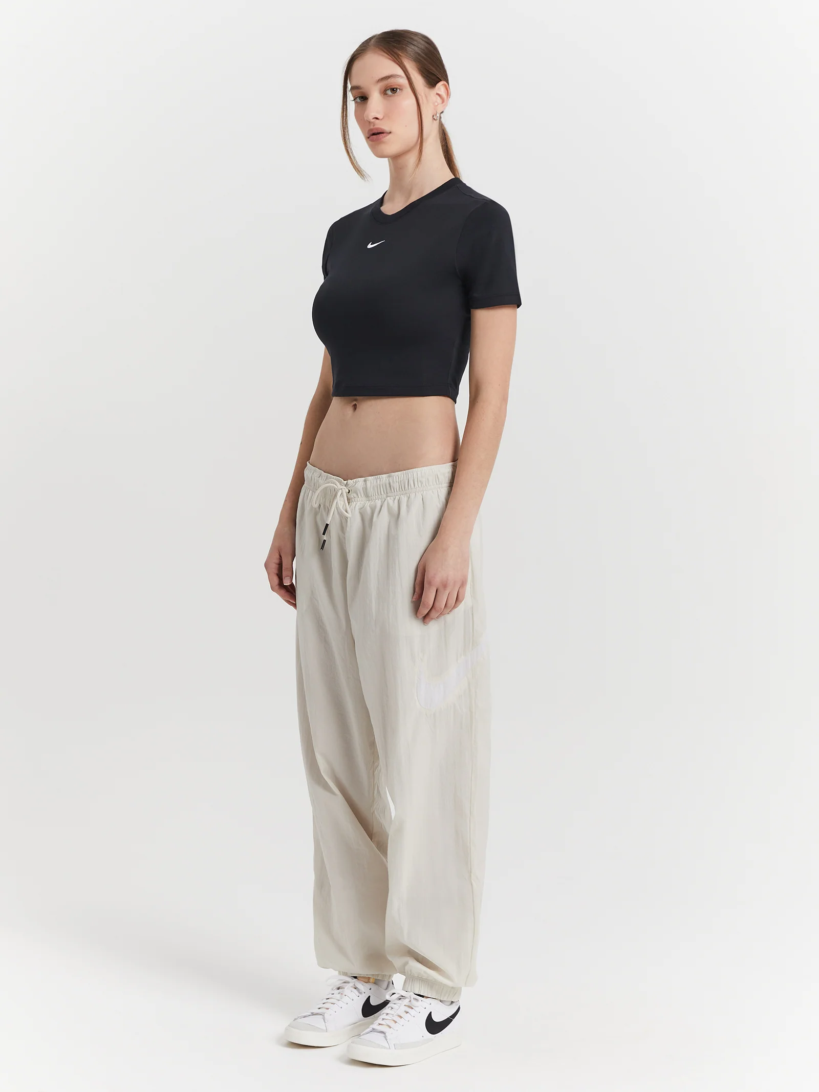 Sportswear Essentials Mid Rise Pants - Image 4