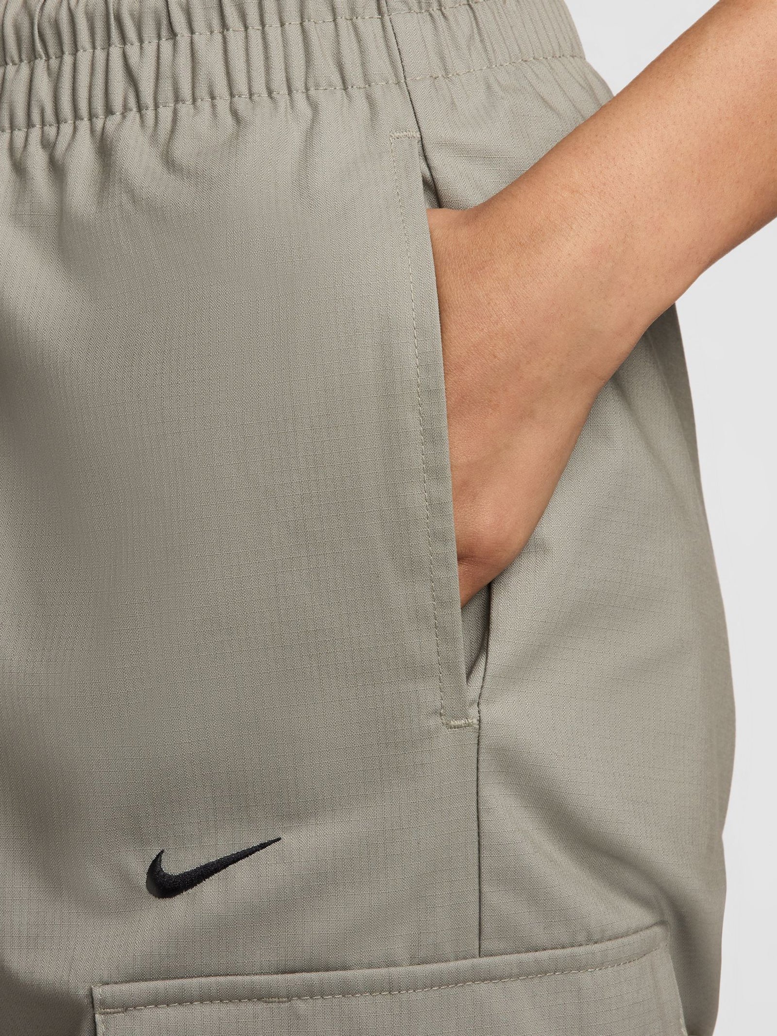 Mid-Rise Cargo Pants - Image 5