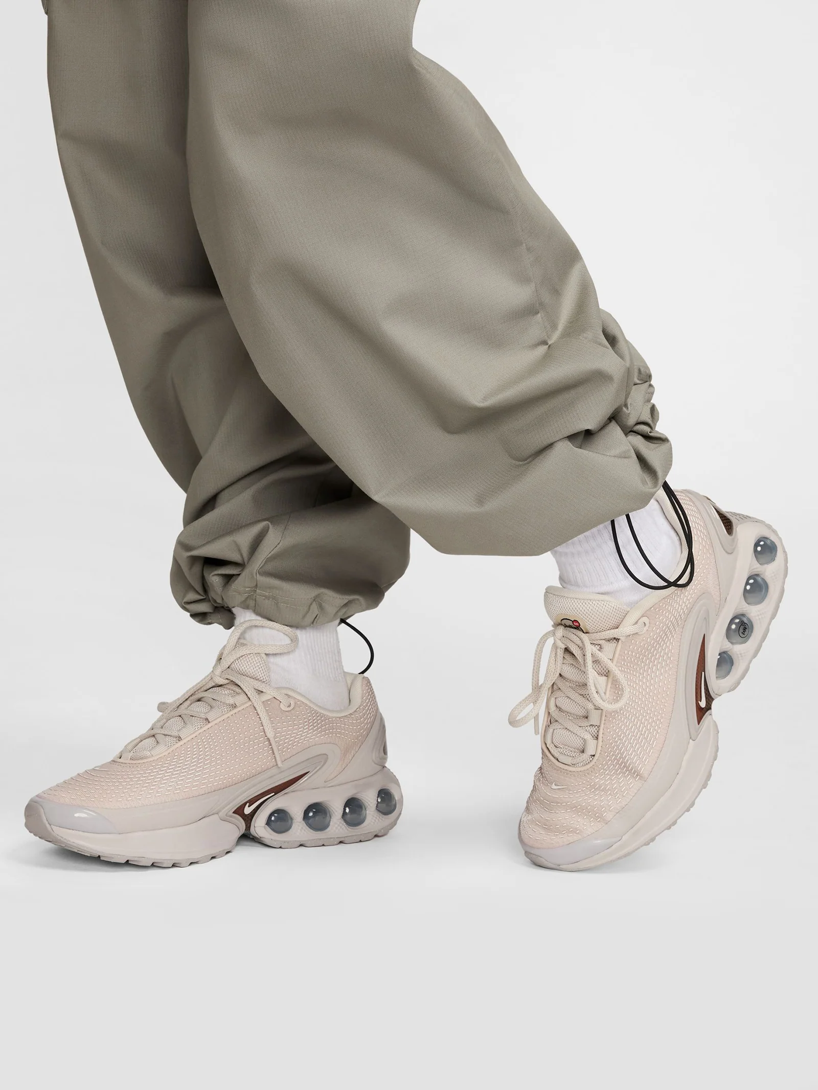 Mid-Rise Cargo Pants - Image 7