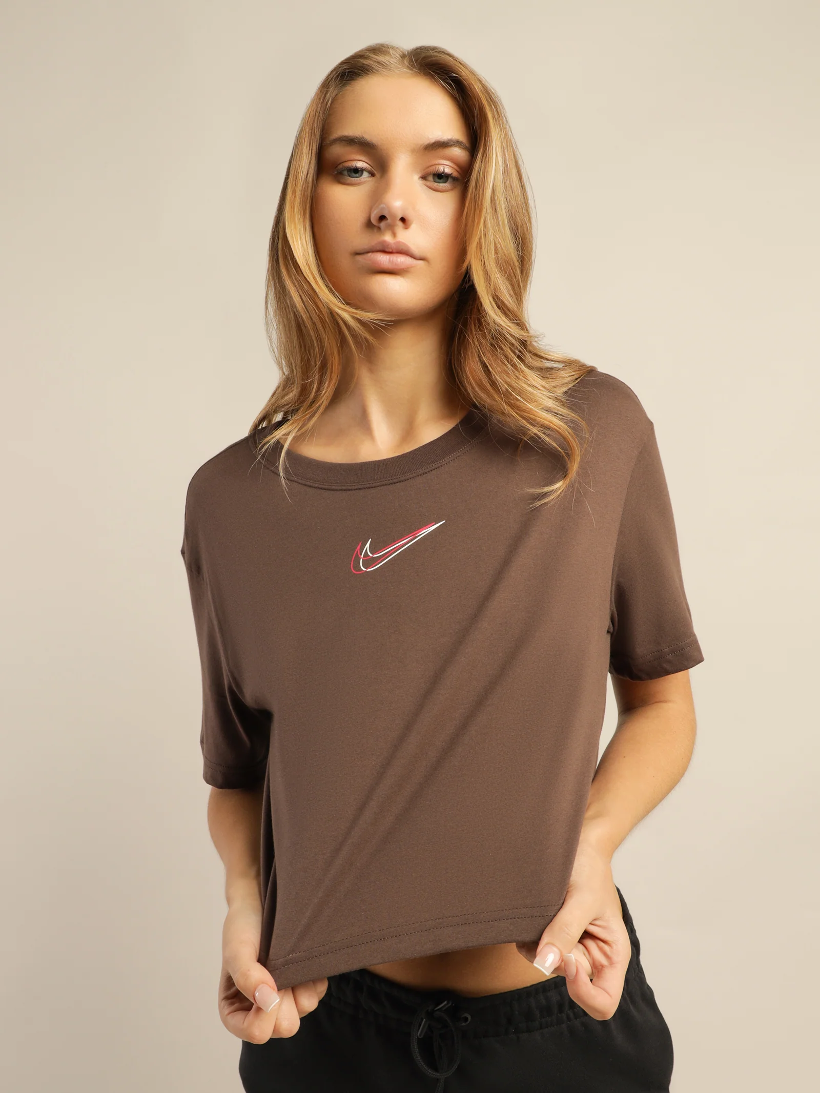 Nike Sportswear Crop Short Sleeve T-Shirt - Image 2