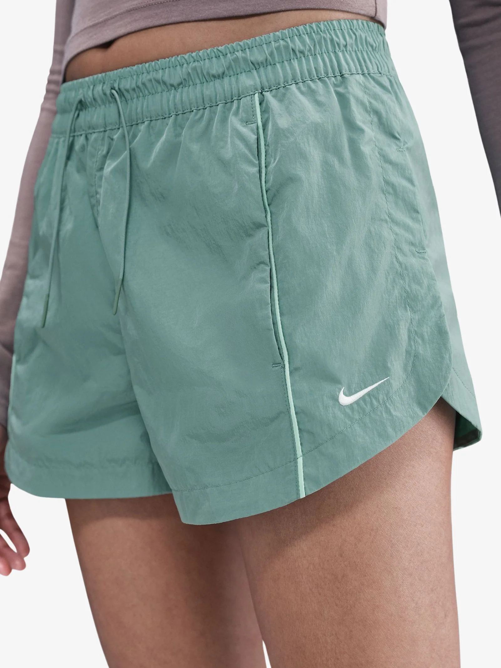 Windrunner Women's Mid-Rise 2" Woven Shorts - Image 3