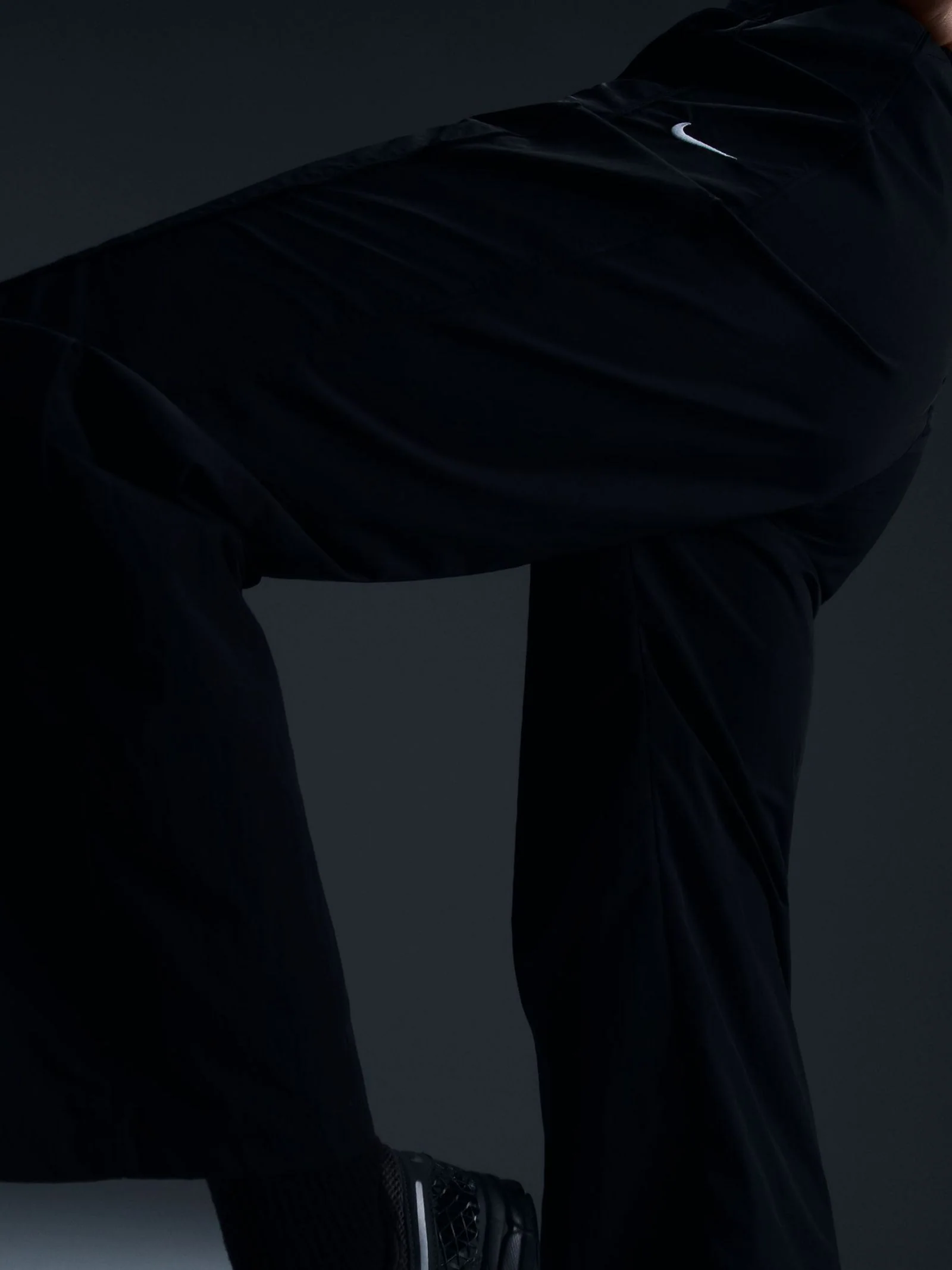 Women's High-Waisted Woven Open-Hem Pants - Image 4