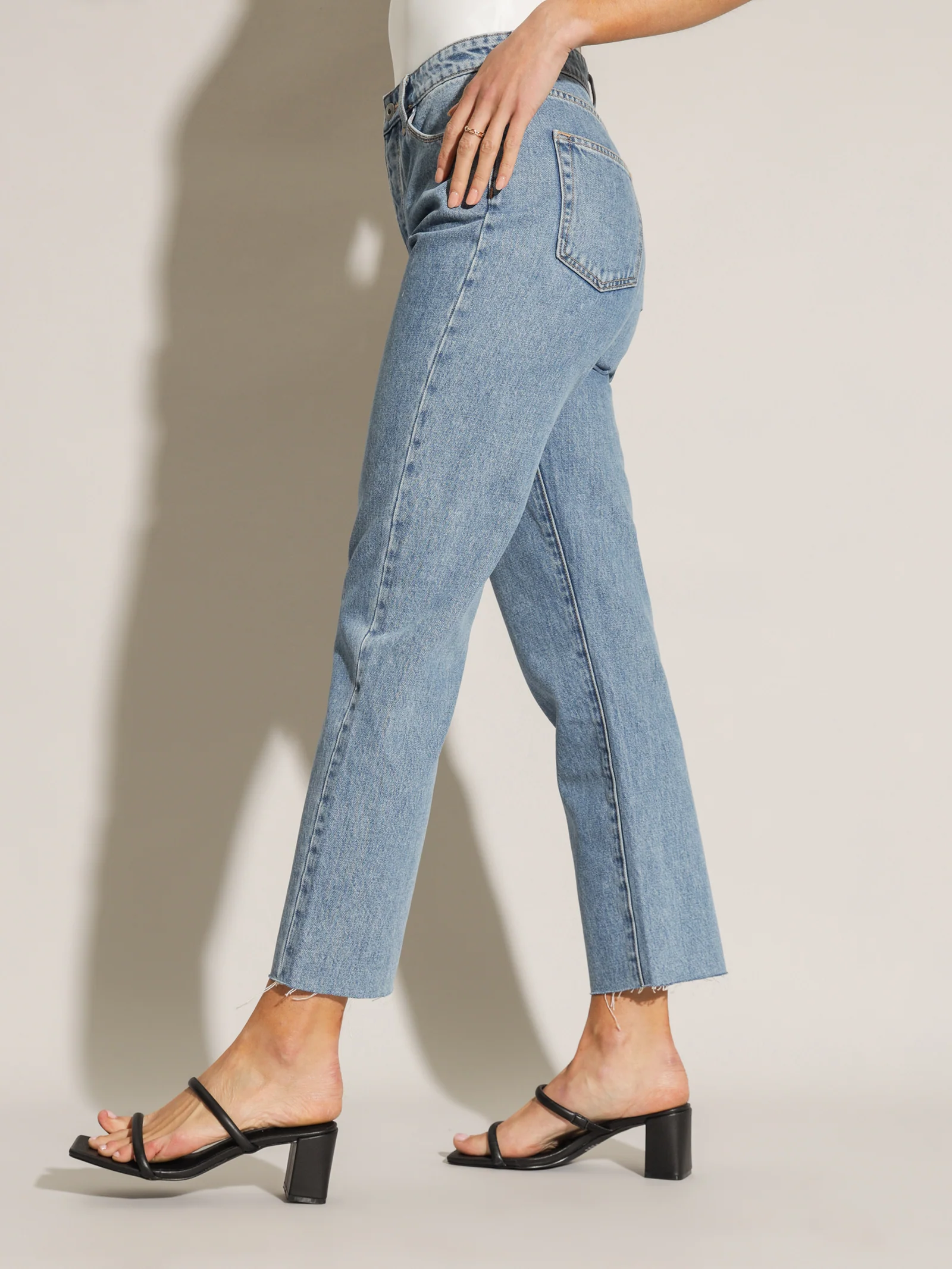 Nina Crop Jeans - Image 3