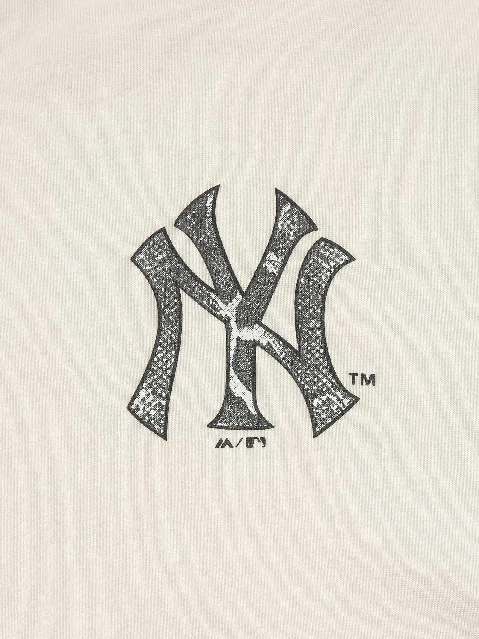NY Yankees Long Sleeve Animal T-Shirt - Image 2