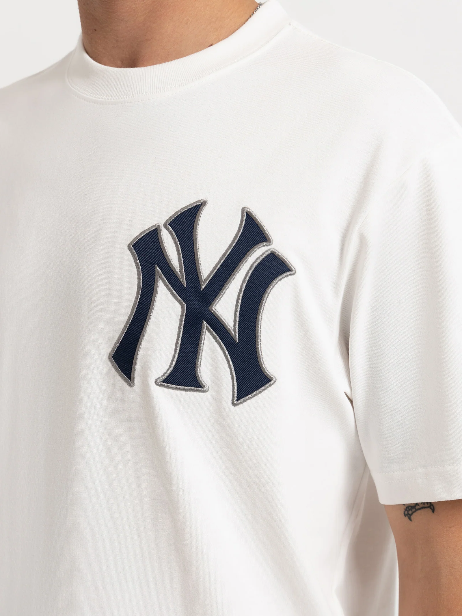 NY Yankees Team Crest T-Shirt - Image 3