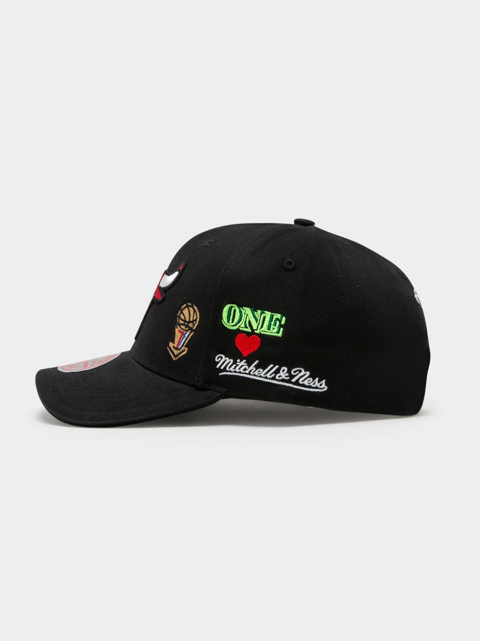 One Love PCRWN Chicago Bulls Cap - Image 3
