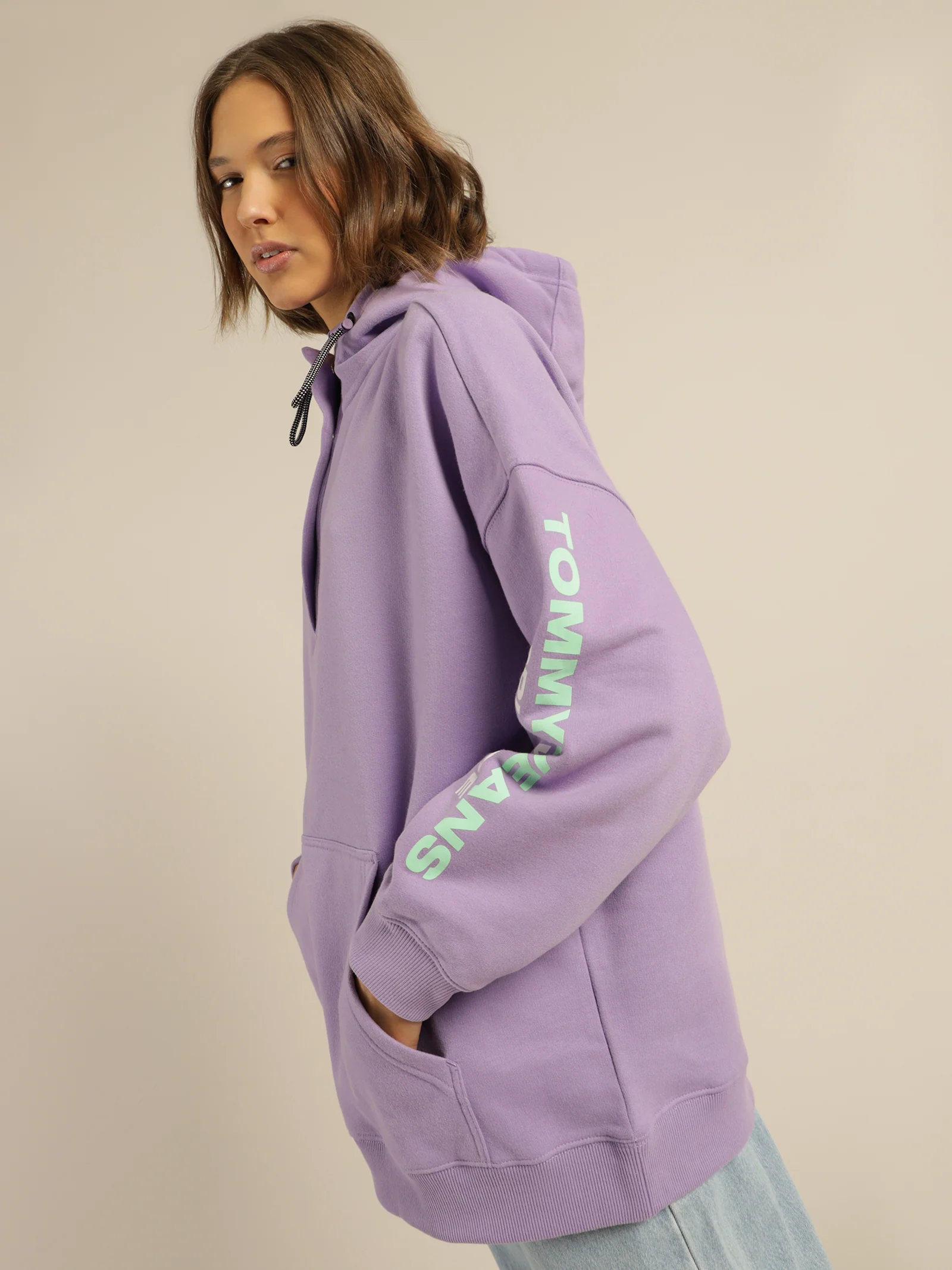 Oversized Unitees Hoodie - Image 3