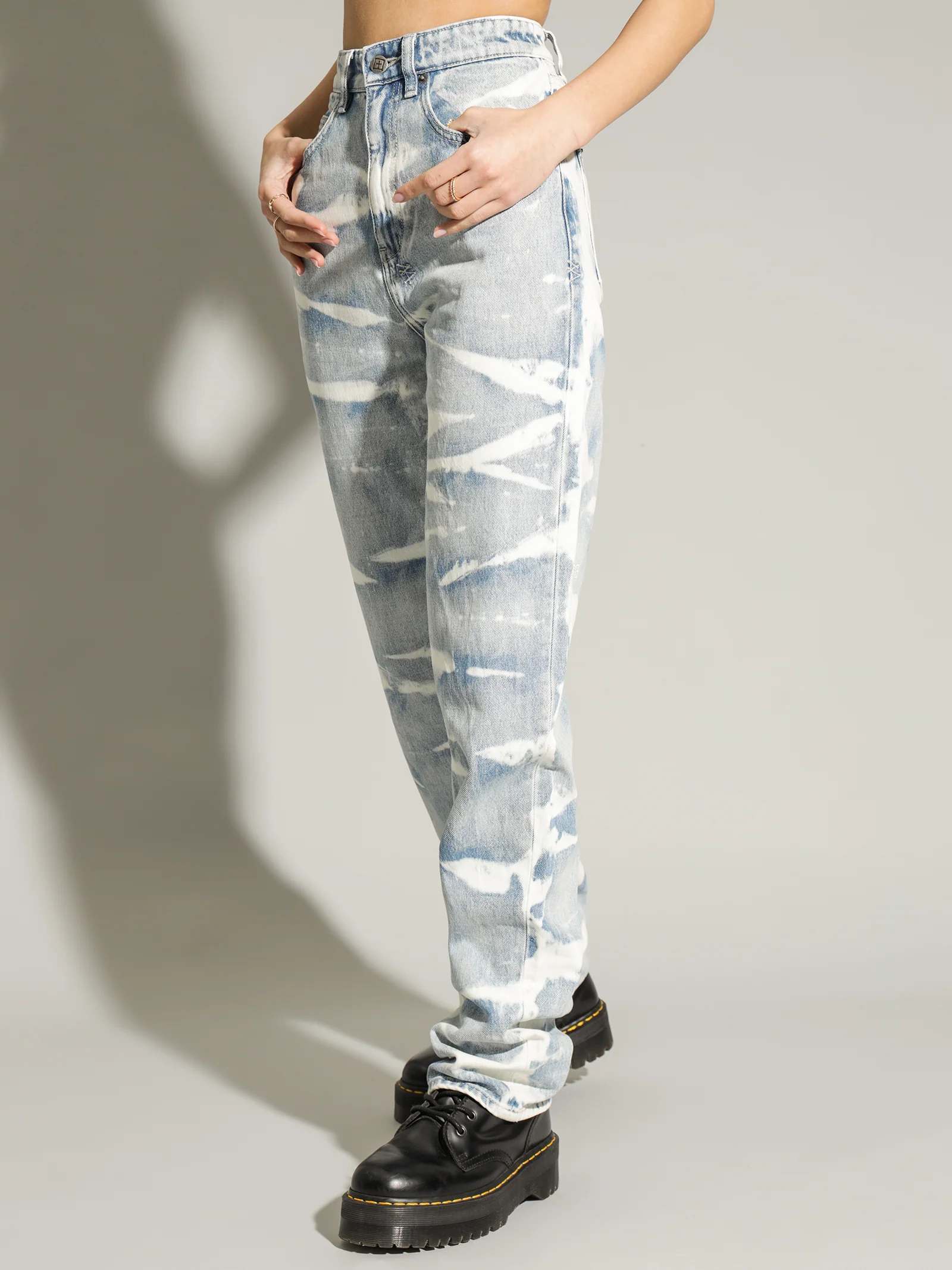 Playback High-Waisted Relaxed Jeans - Image 3
