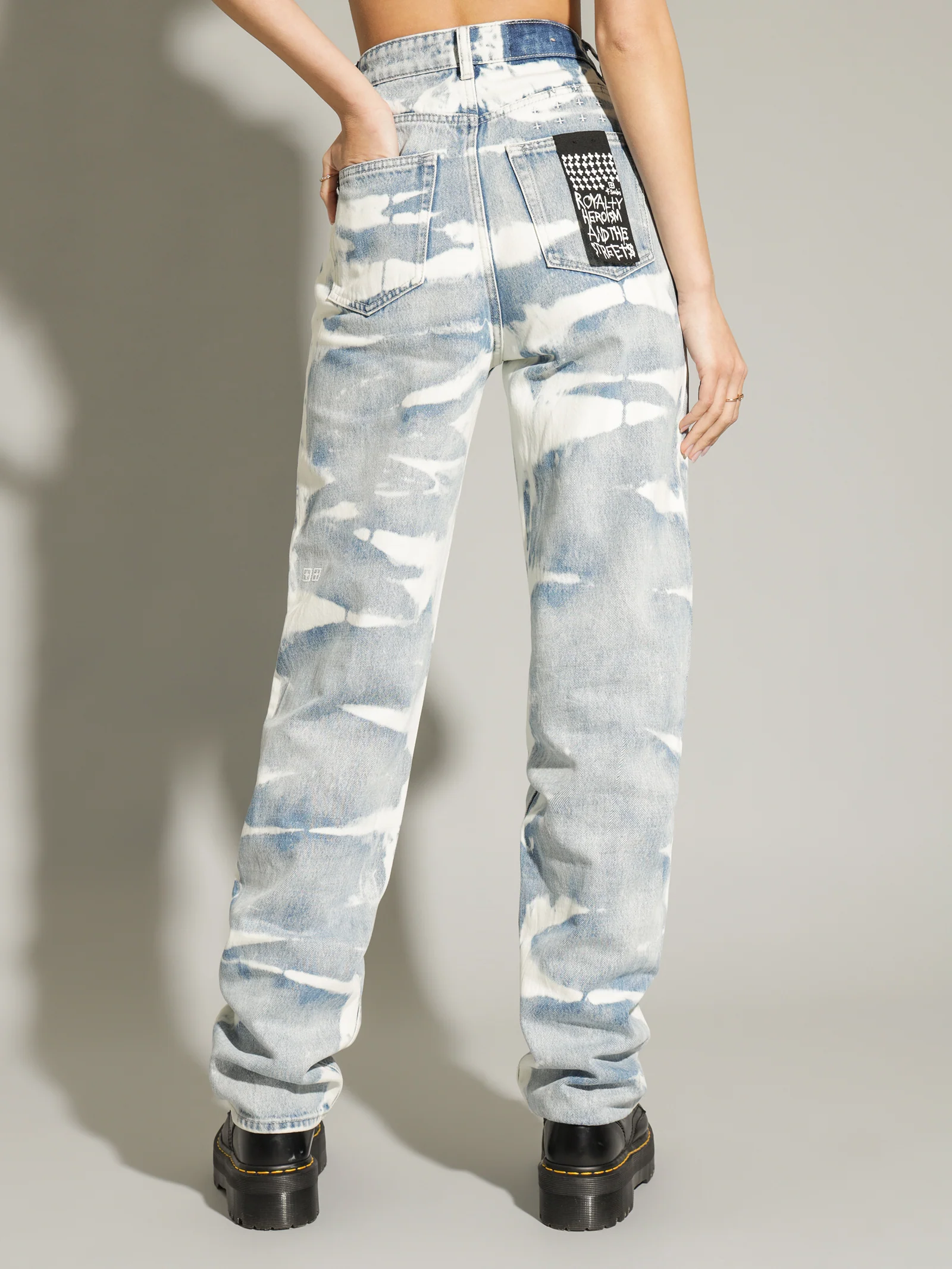 Playback High-Waisted Relaxed Jeans - Image 6