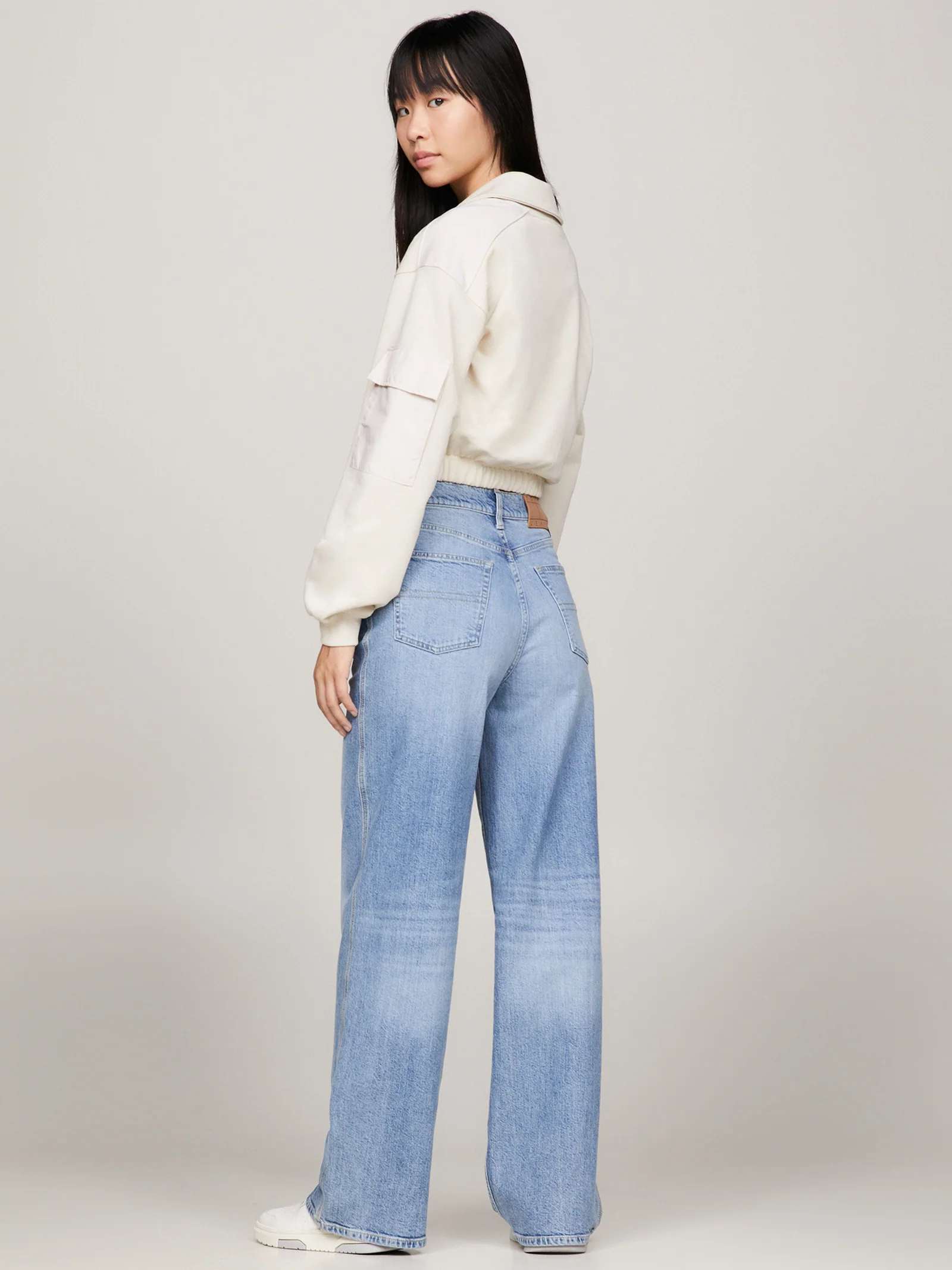 Quarter-Zip Cropped Fit Sweatshirt - Image 5