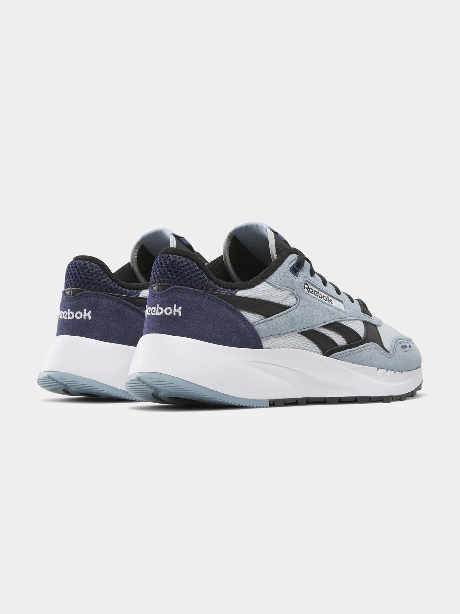 Unisex  Classic Leather 2400 Sneakers - Image 3