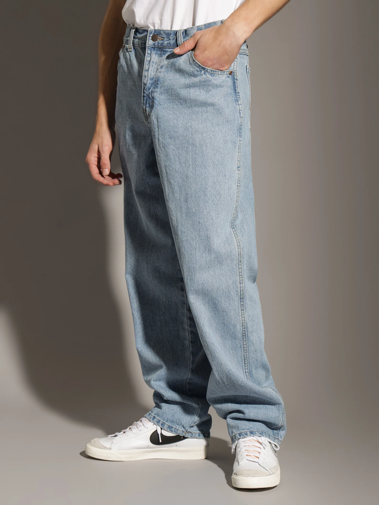 Relaxed Straight Fit 5-Pocket Jeans - Image 3