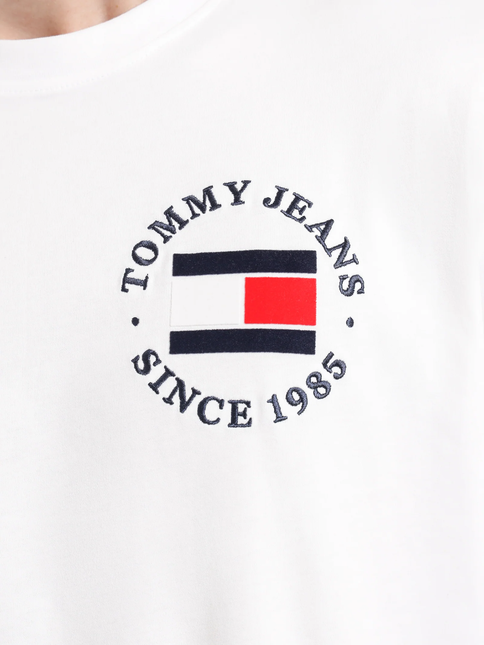 Skater Timeless T-Shirt - Image 4