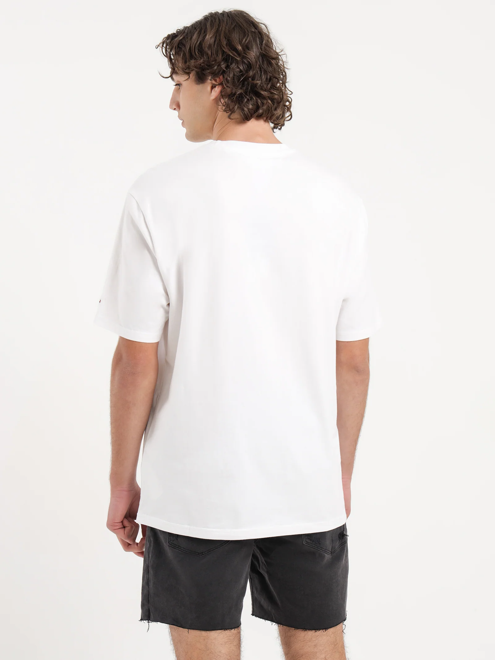 Skater Timeless T-Shirt - Image 5