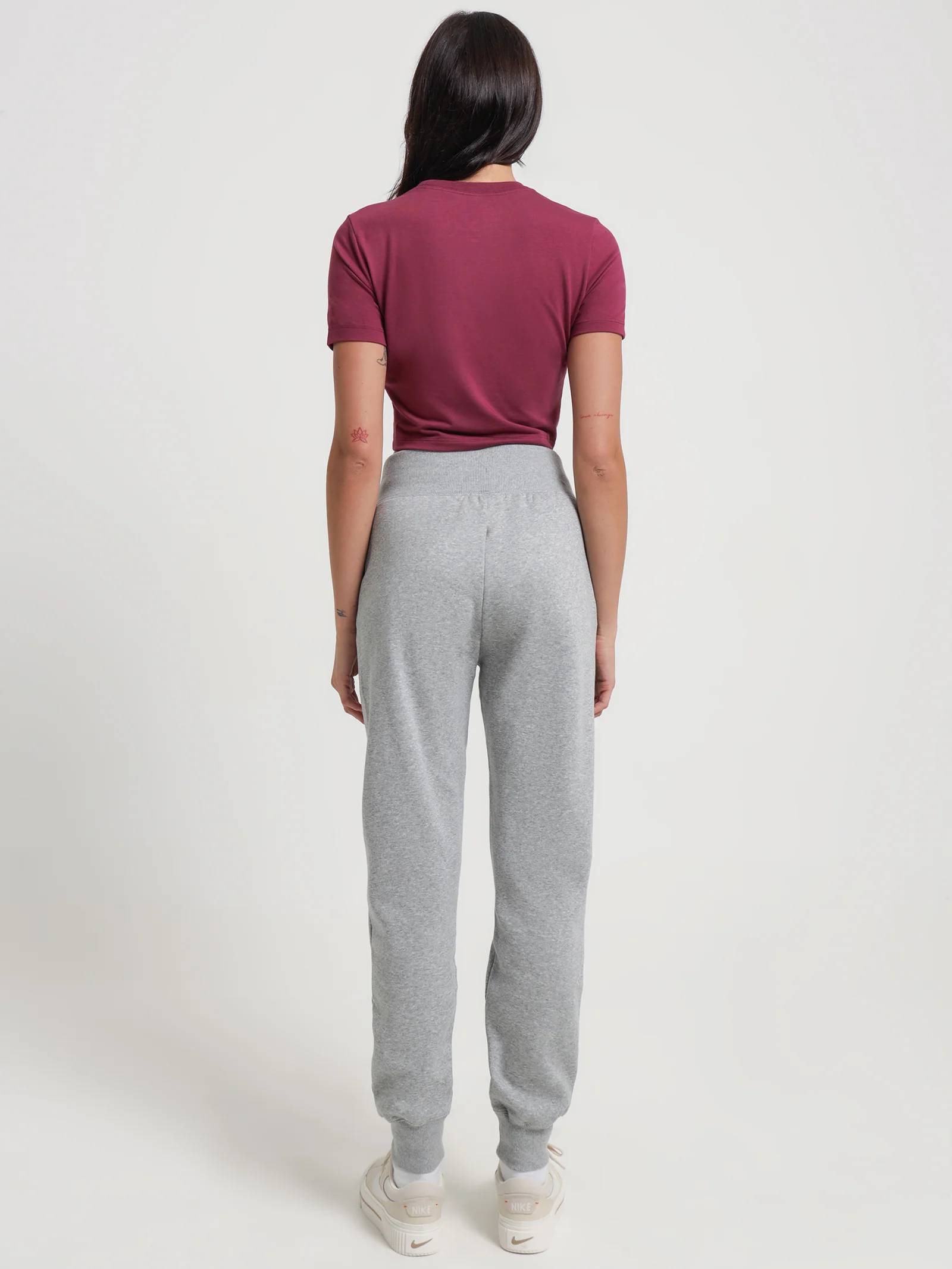 Sportswear Essential T-Shirt - Image 5