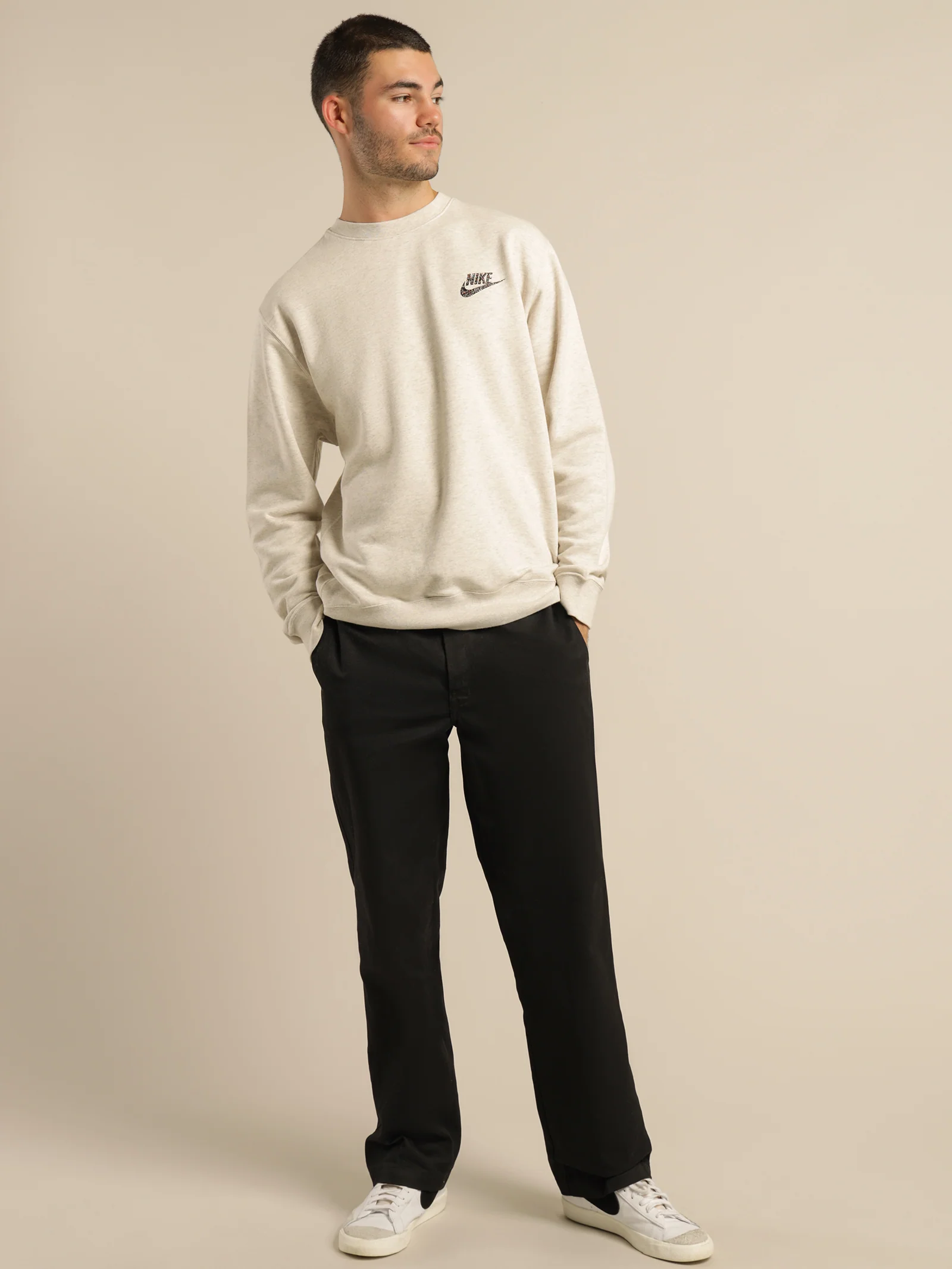 Sportswear Essentials Crew - Image 4
