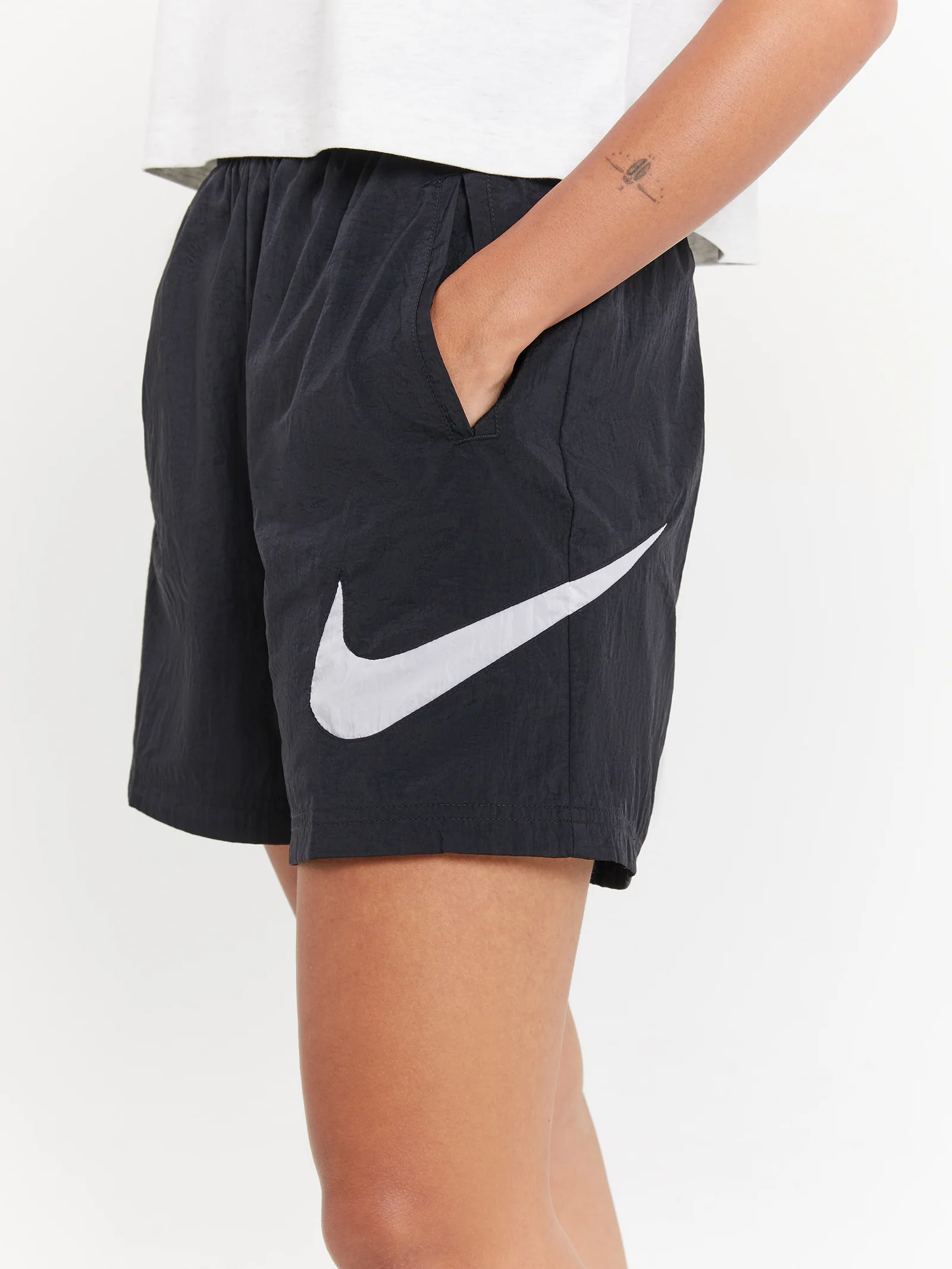 Sportswear Essentials High-Rise Woven Shorts - Image 3