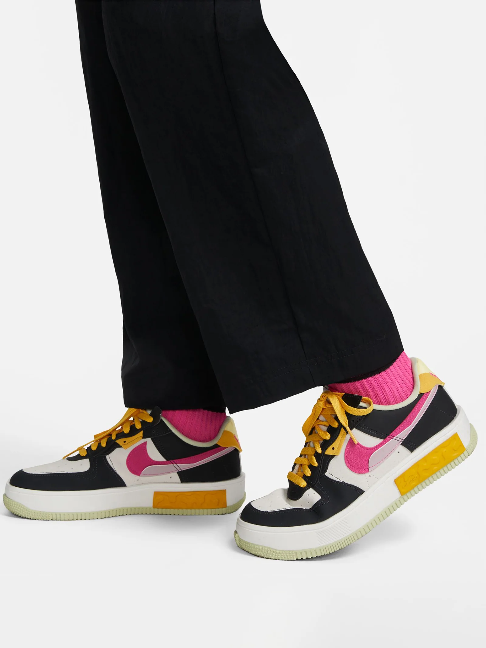Sportswear Essentials Woven Cargo Pants - Image 5
