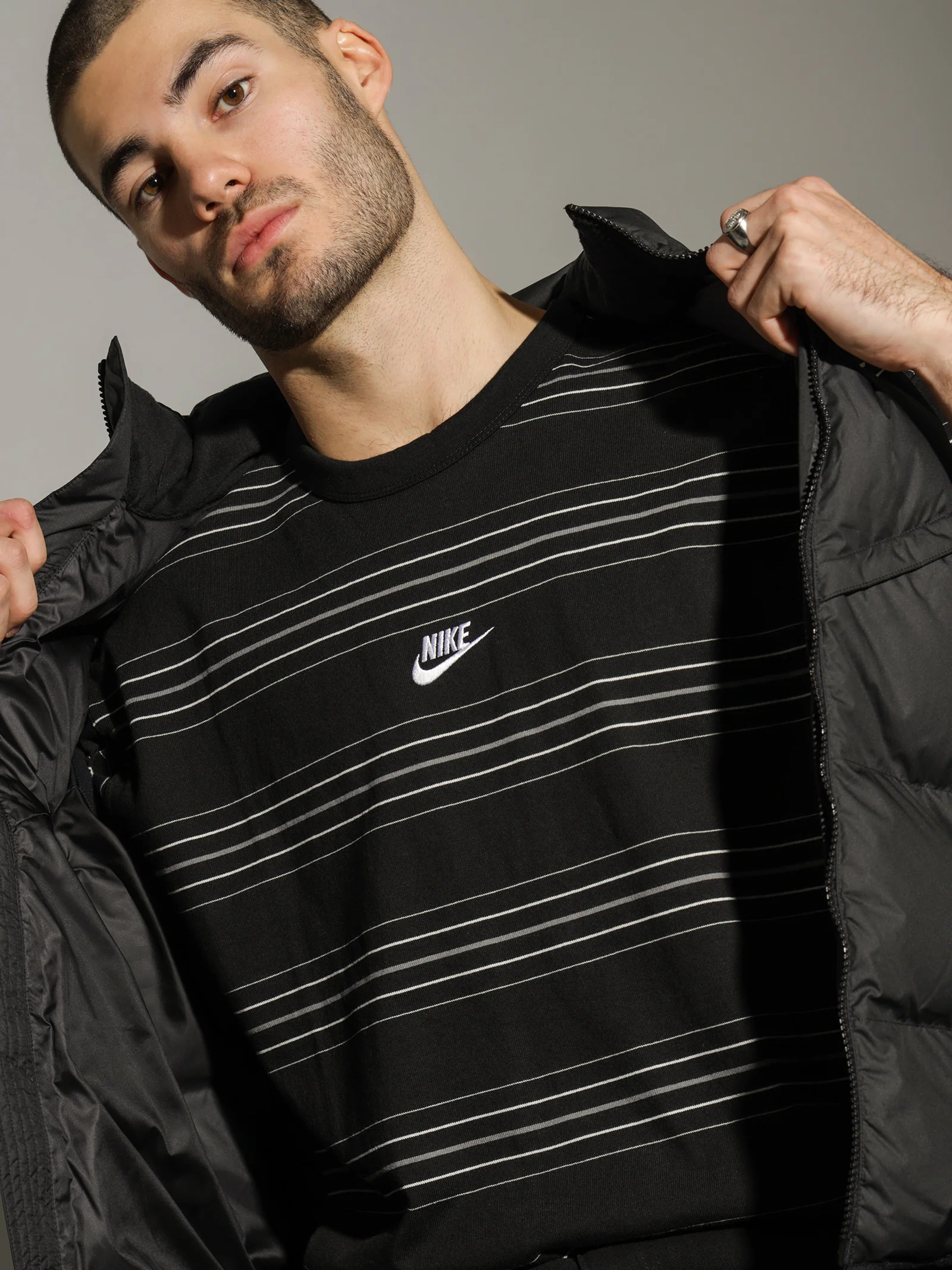 Sportswear Premium Essentials Sustainable Stripe T-Shirt - Image 2