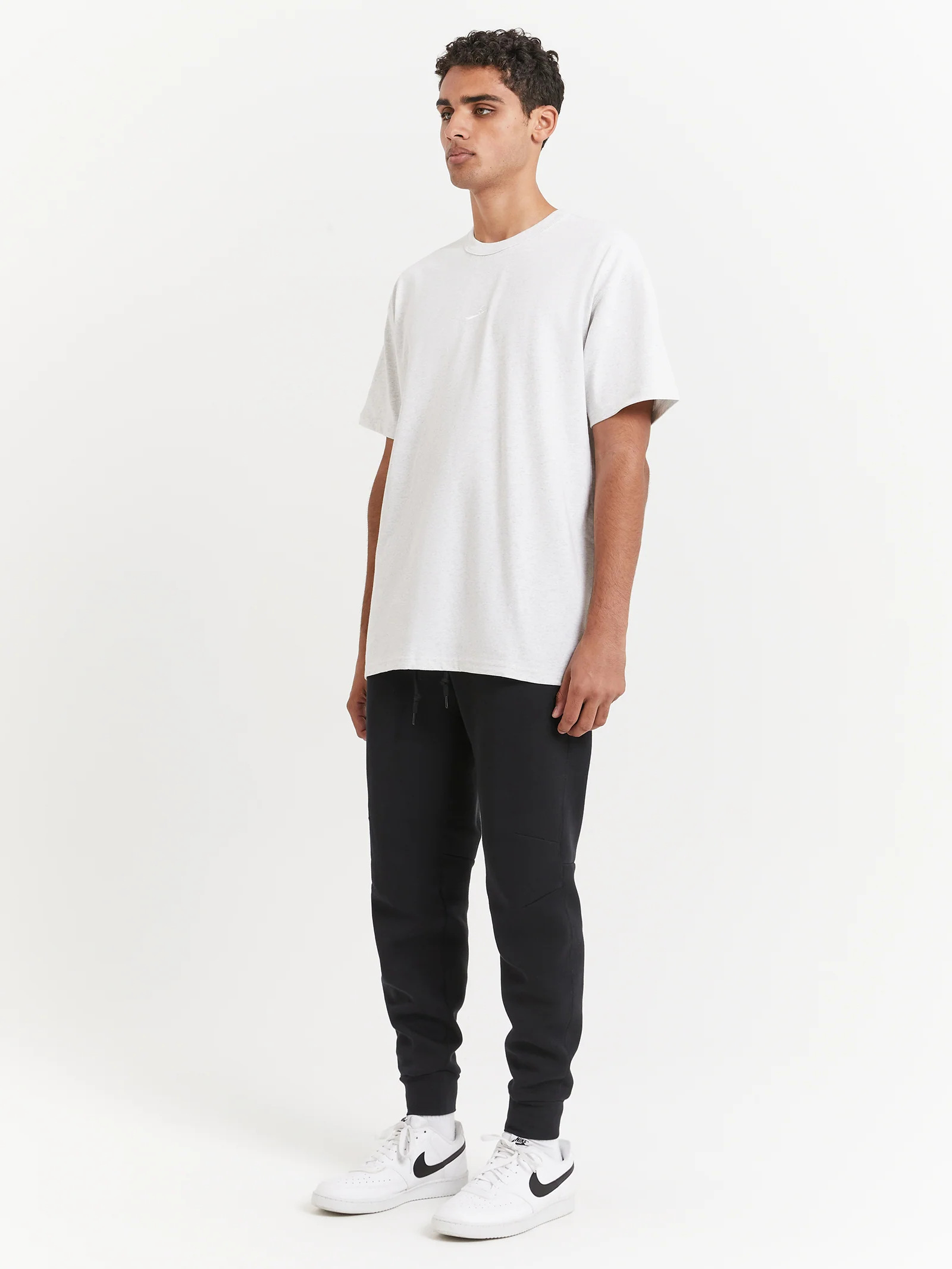 Sportswear Premium Essentials T-Shirt - Image 4
